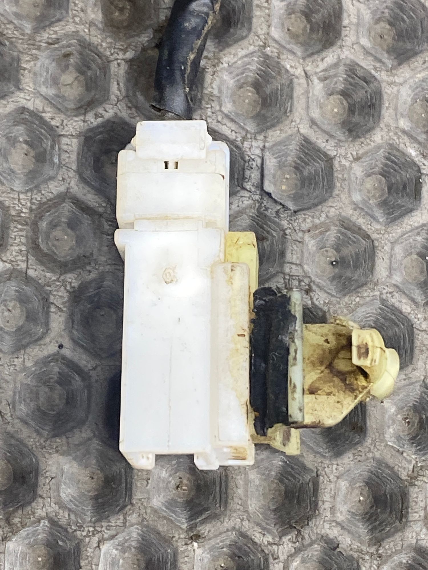 Б/У Фишка замка ремня безопасности Kia Ceed 2 JD (G4FG) 1.6L AT 2013 Хэтчбек, 499 рублей, Краснодар