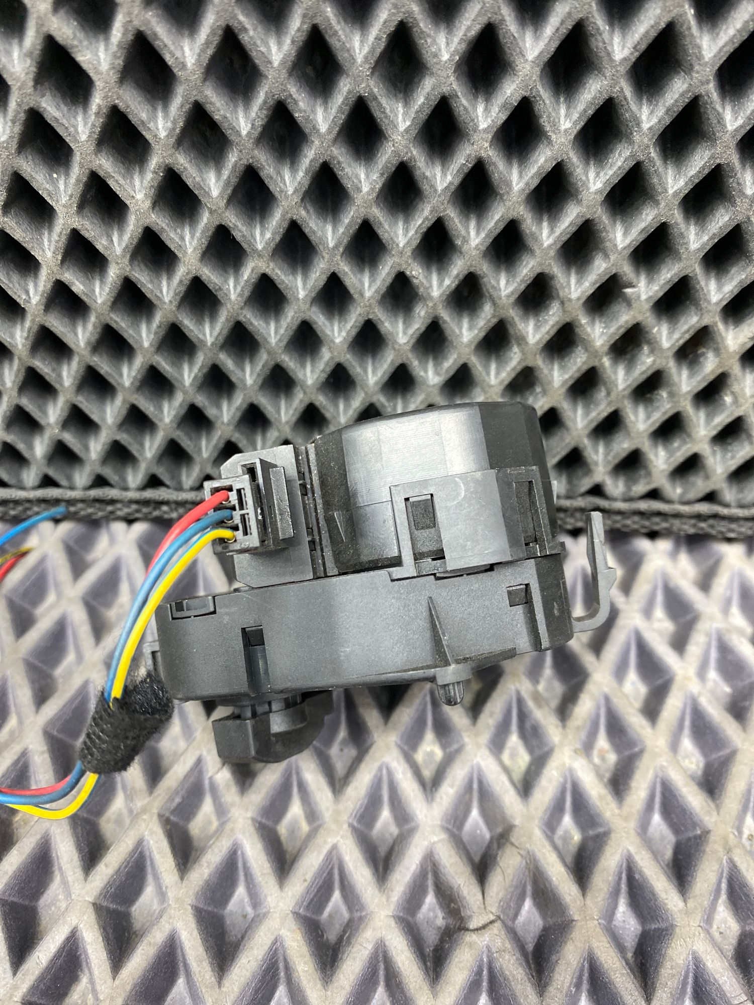 Б/У Сервопривод заслонок отопителя BMW 7-Series 4 дорест. 2001—2005 2003 Черный, 890 рублей, Краснодар