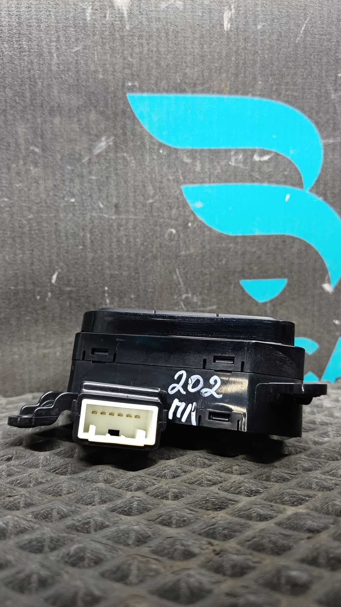 https://ycs.partsauto.market/partsauto-images/thmbs/userImages/c8f07ba63eb5b2f0f6006ea854bf8f7d/part/0f2e18a1-11b3-439b-ac0b-fb7d3d994a01_1777563623439.jpg