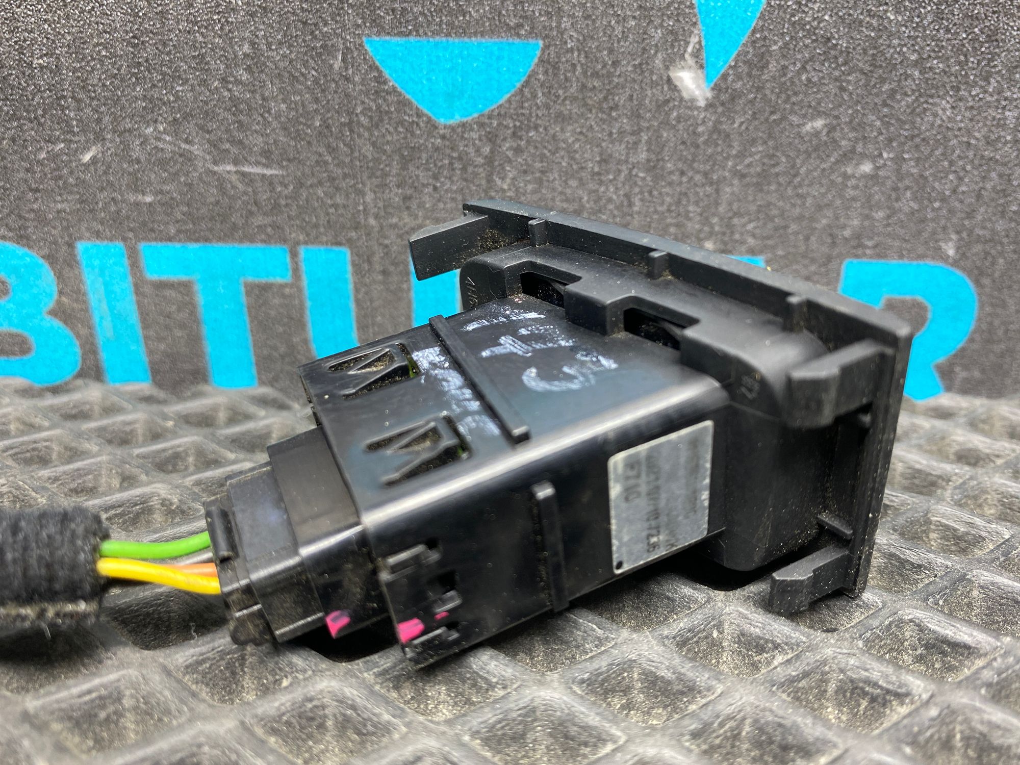 Б/У Кнопка аварийной остановки Kia Rio 4 (G4FG) 1.6L AT 2021, 7990 рублей, Краснодар