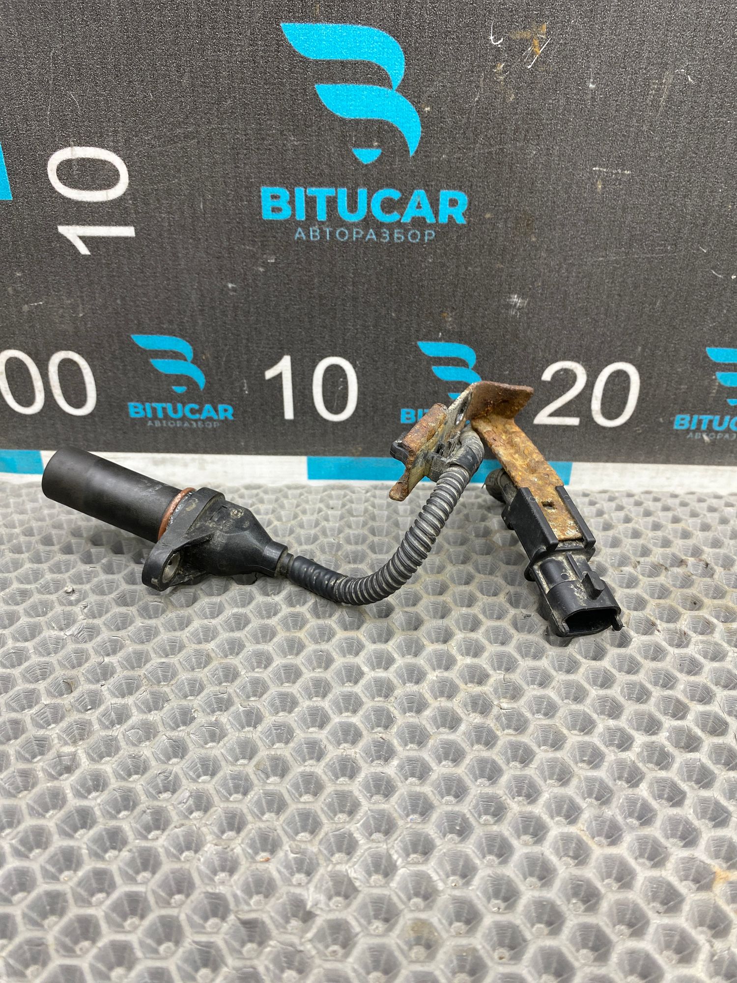https://ycs.partsauto.market/partsauto-images/thmbs/userImages/c8f07ba63eb5b2f0f6006ea854bf8f7d/part/0fccb51e-7a21-4b96-9631-b3ee2d9d8d36_1777390522331.jpg