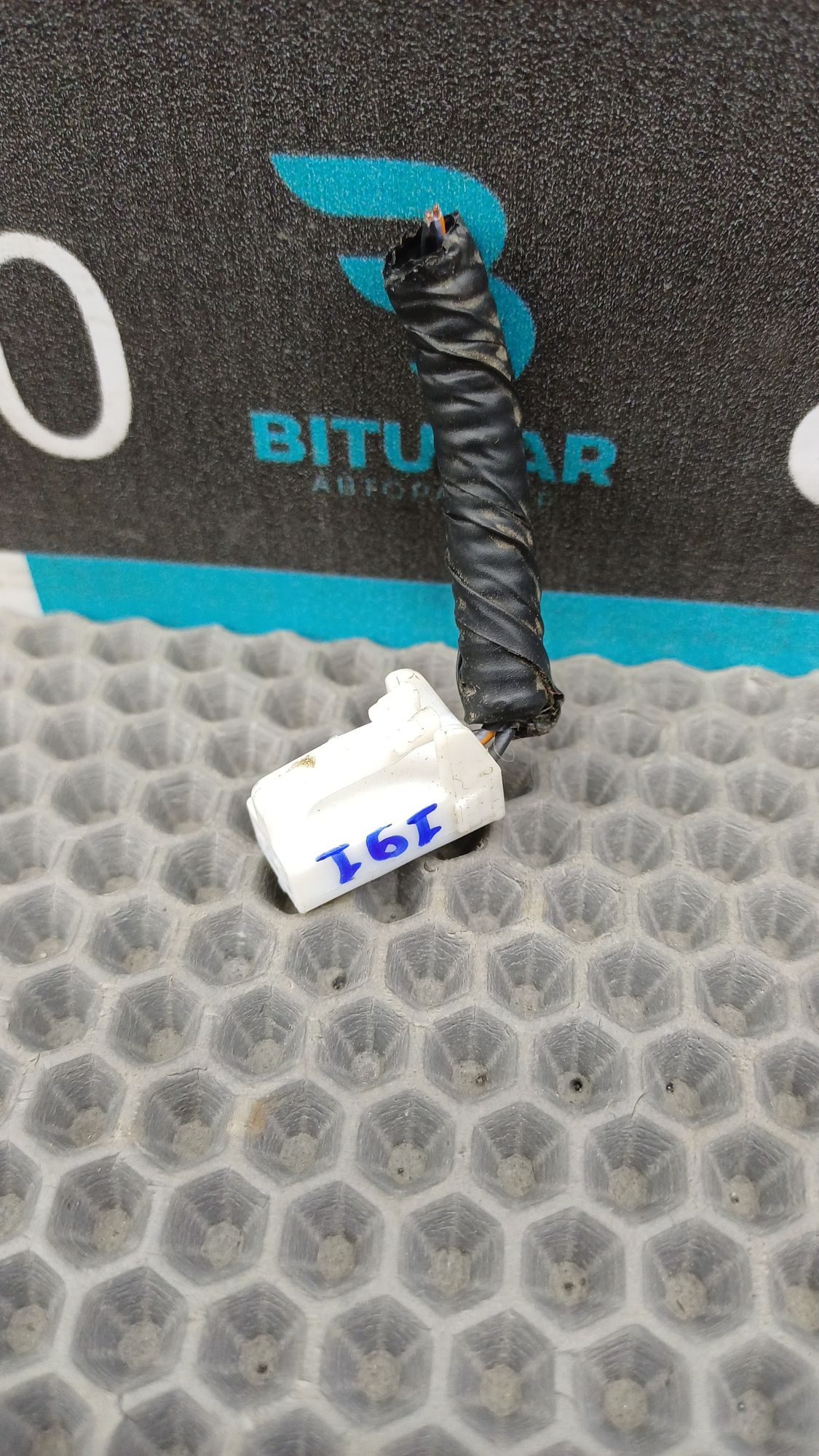 Б/У Фишка проводки водительского сидения Kia Ceed 2 JD (G4FG) 1.6L MT 2015 Хэтчбек, 399 рублей, Краснодар