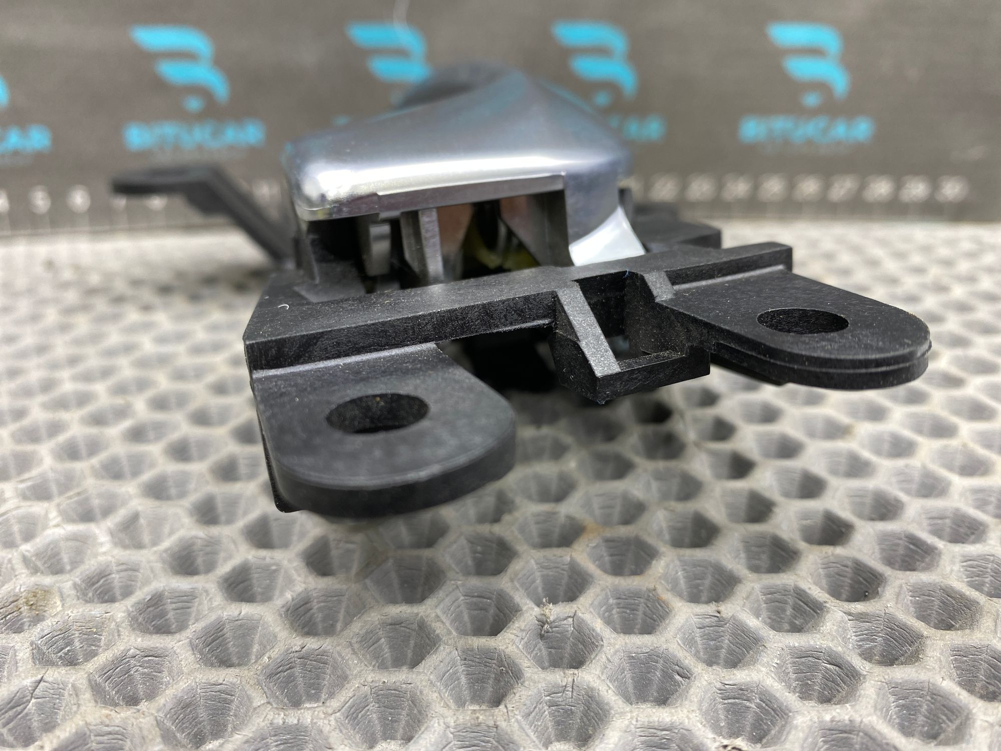 https://ycs.partsauto.market/partsauto-images/thmbs/userImages/c8f07ba63eb5b2f0f6006ea854bf8f7d/part/10694f1d-df16-4987-9486-a19b92879684_1777627656856.jpg