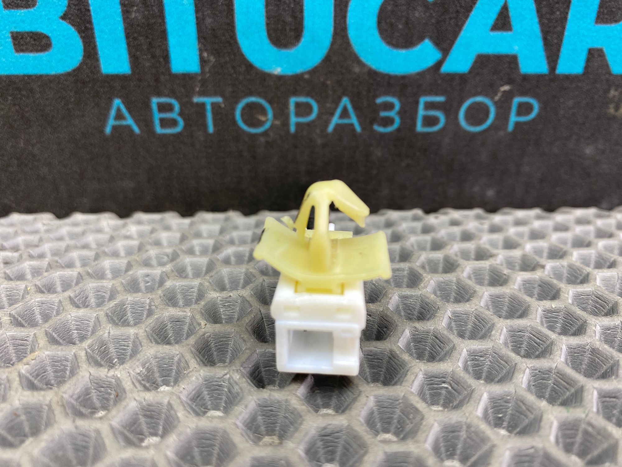 https://ycs.partsauto.market/partsauto-images/thmbs/userImages/c8f07ba63eb5b2f0f6006ea854bf8f7d/part/115be0bd-fe87-437f-a07d-ca5e824b19b1_1777535937995.jpg