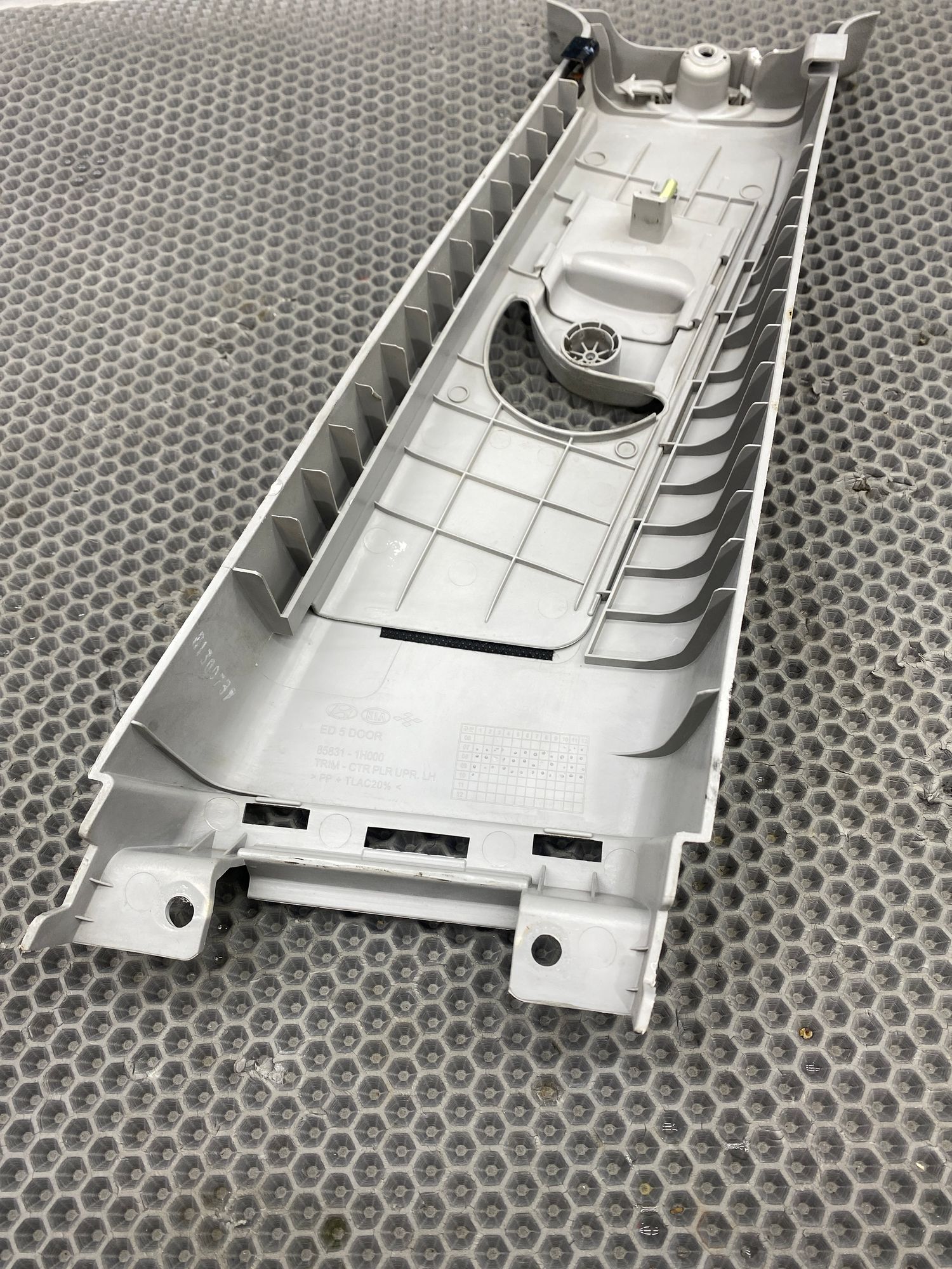 https://ycs.partsauto.market/partsauto-images/thmbs/userImages/c8f07ba63eb5b2f0f6006ea854bf8f7d/part/11e9b48b-1627-41f2-a36b-2e651831480b_1775049057728.jpg