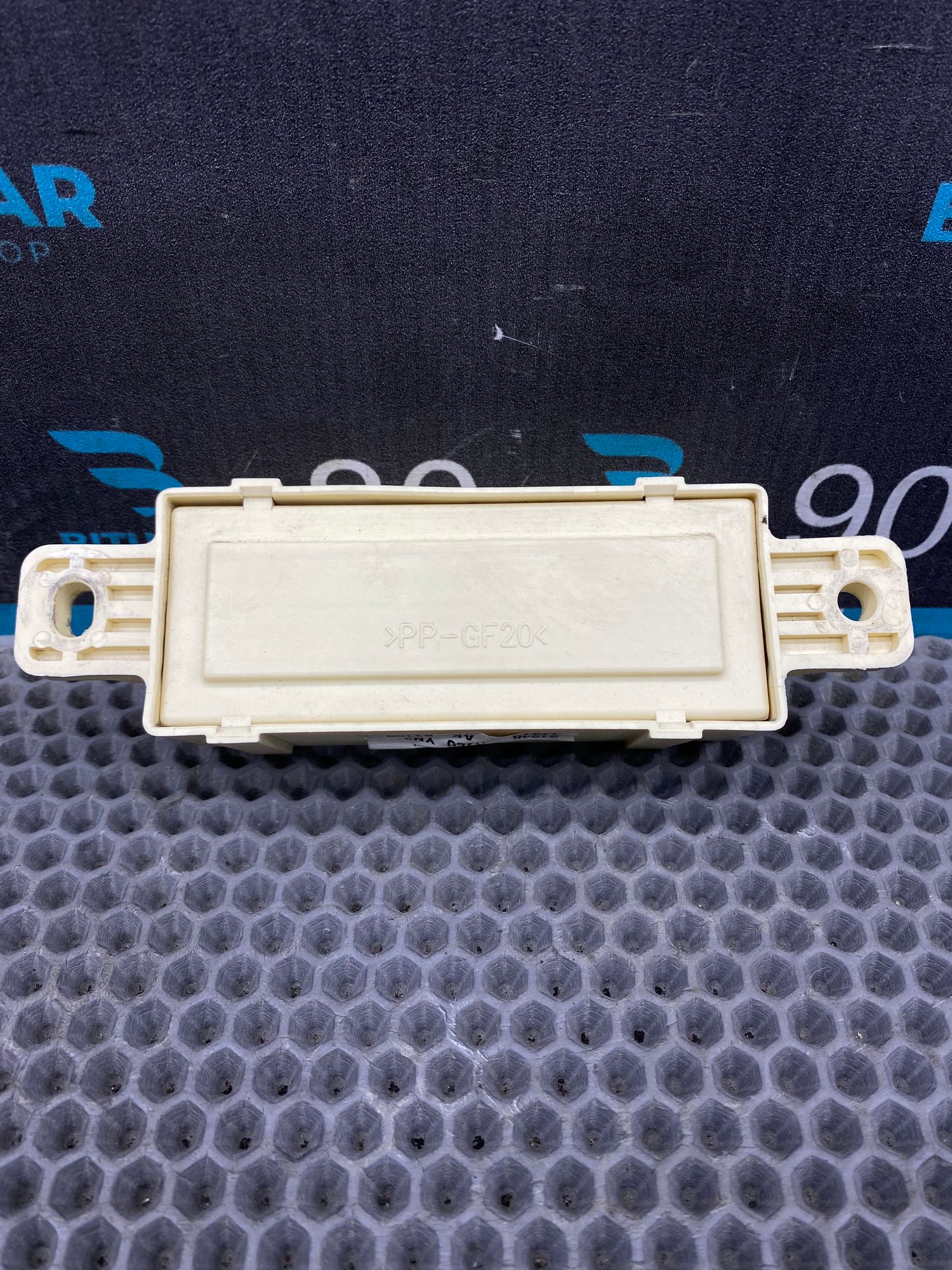 https://ycs.partsauto.market/partsauto-images/thmbs/userImages/c8f07ba63eb5b2f0f6006ea854bf8f7d/part/123bf700-1105-4824-8009-72534f94ed16_1771341547383.jpg