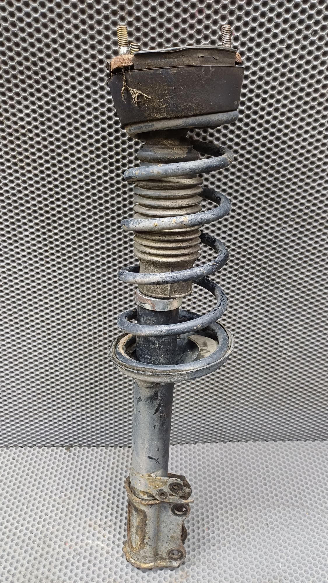 Б/У Амортизатор задний левый в сборе с пружиной Toyota CARINA E 6 дорест. 1992—1996 1994 Зеленый, 2490 рублей, Краснодар