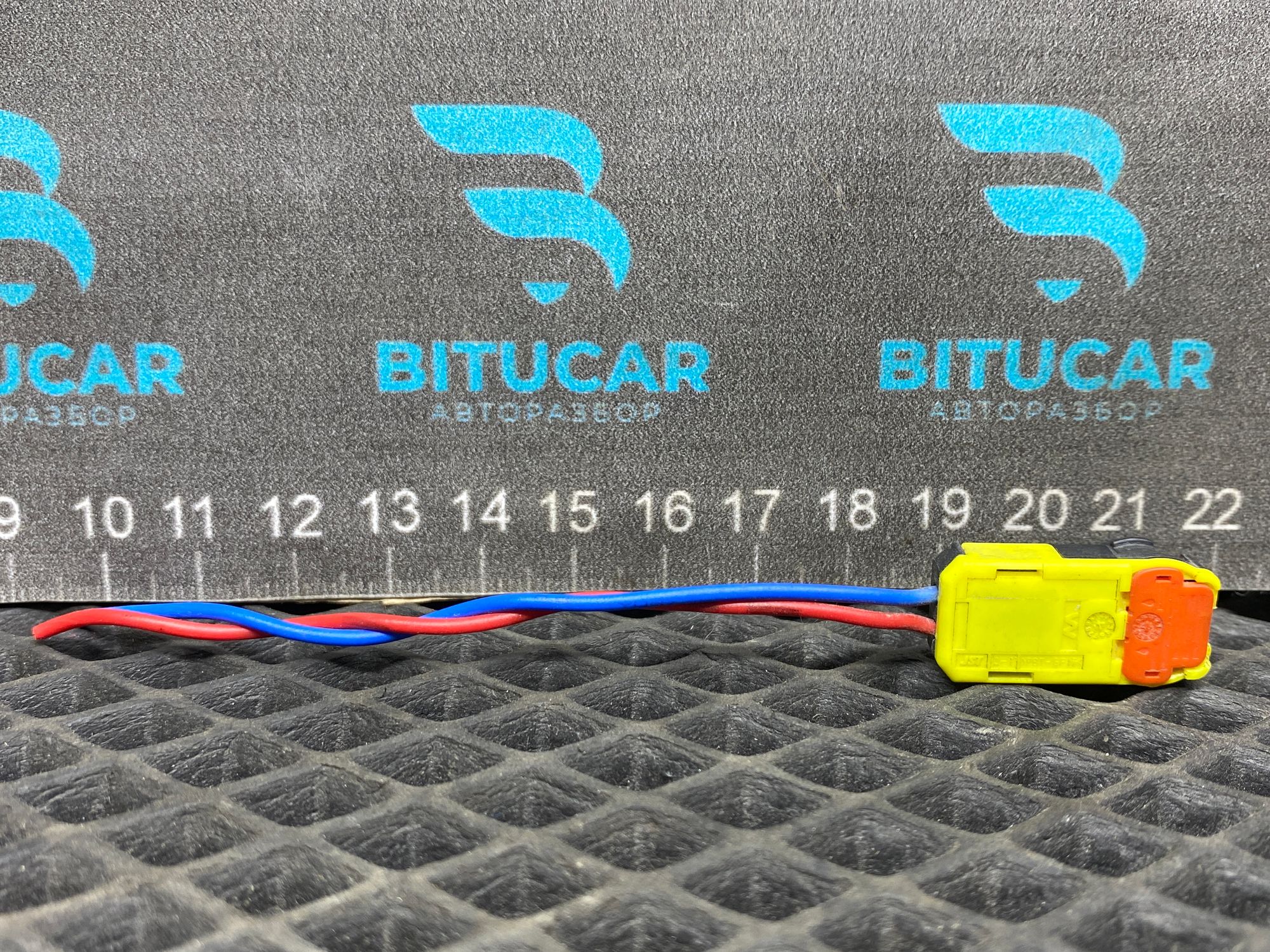 https://ycs.partsauto.market/partsauto-images/thmbs/userImages/c8f07ba63eb5b2f0f6006ea854bf8f7d/part/13448832-1964-4c26-81f6-7dc200e973ba_1777472559238.jpg
