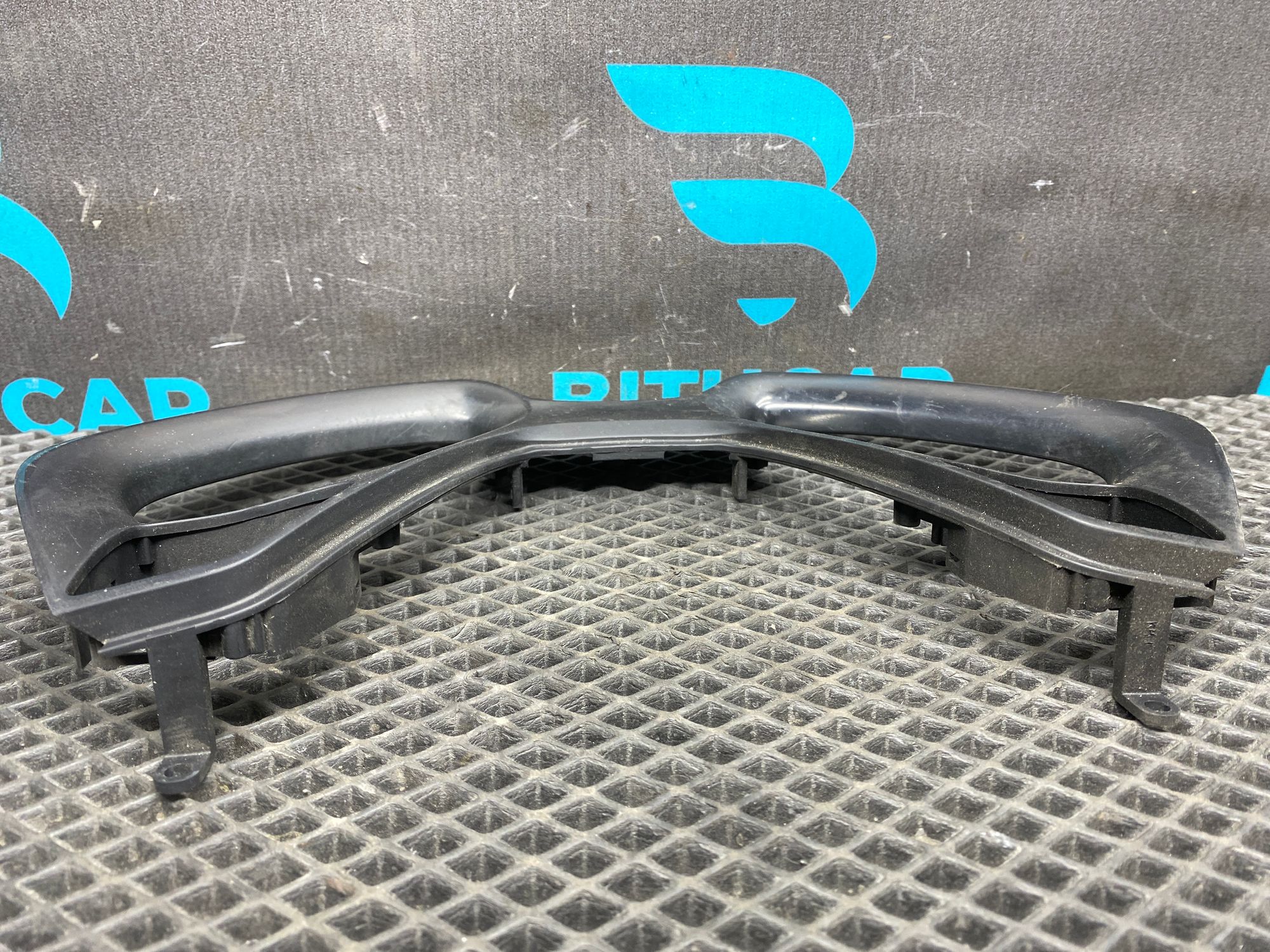 https://ycs.partsauto.market/partsauto-images/thmbs/userImages/c8f07ba63eb5b2f0f6006ea854bf8f7d/part/13d55cc1-b45d-4cd4-873a-f63d80385615_1777379321466.jpg