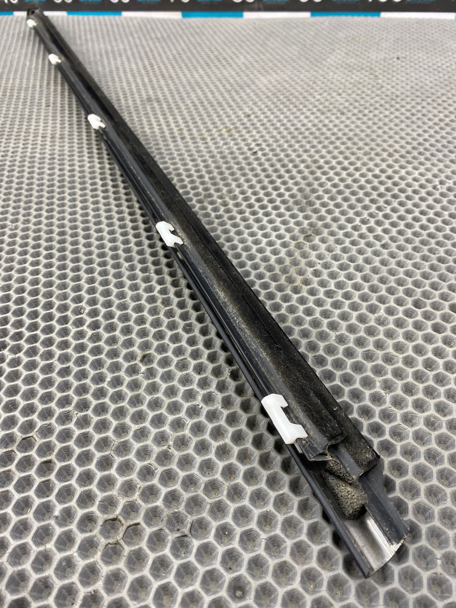 https://ycs.partsauto.market/partsauto-images/thmbs/userImages/c8f07ba63eb5b2f0f6006ea854bf8f7d/part/13f18d38-28fe-4f74-9093-0e387b671d00_1775033485221.jpg
