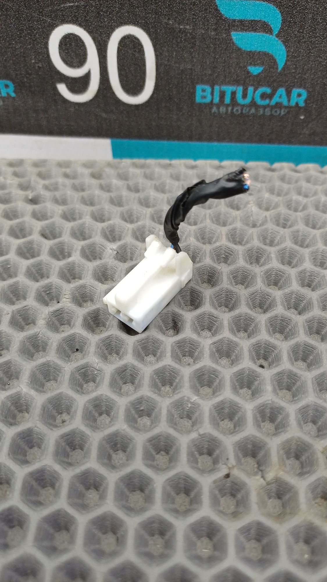 Б/У Фишка проводки водительского сидения Kia Ceed 2 JD (G4FG) 1.6L MT 2015 Хэтчбек, 399 рублей, Краснодар