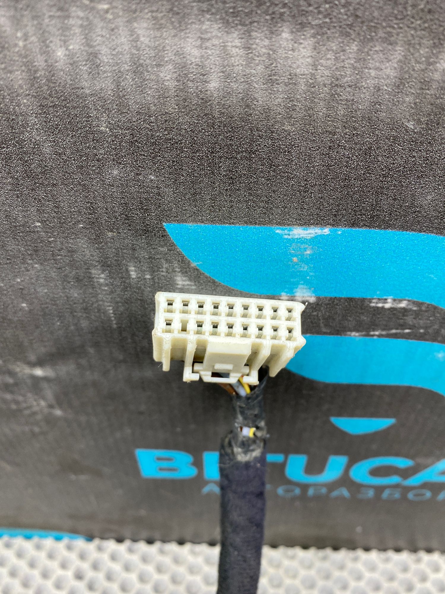 https://ycs.partsauto.market/partsauto-images/thmbs/userImages/c8f07ba63eb5b2f0f6006ea854bf8f7d/part/144e8e8d-a6c4-4794-8796-cf0807ea7a29_1776949308463.jpg