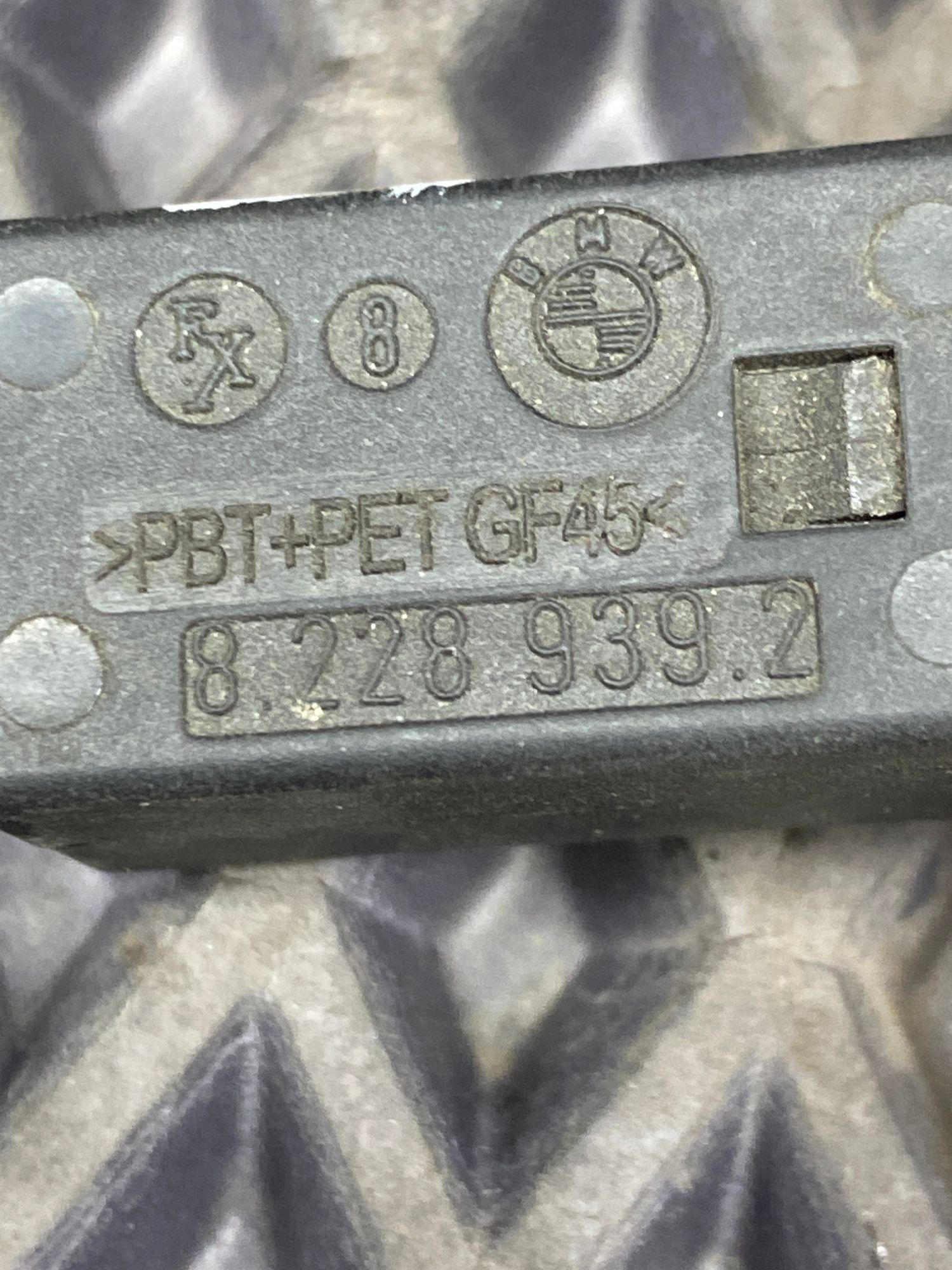 Б/У Концевик лючка бензобака BMW 7-Series 4 дорест. 2001—2005 2003 Черный, 890 рублей, Краснодар