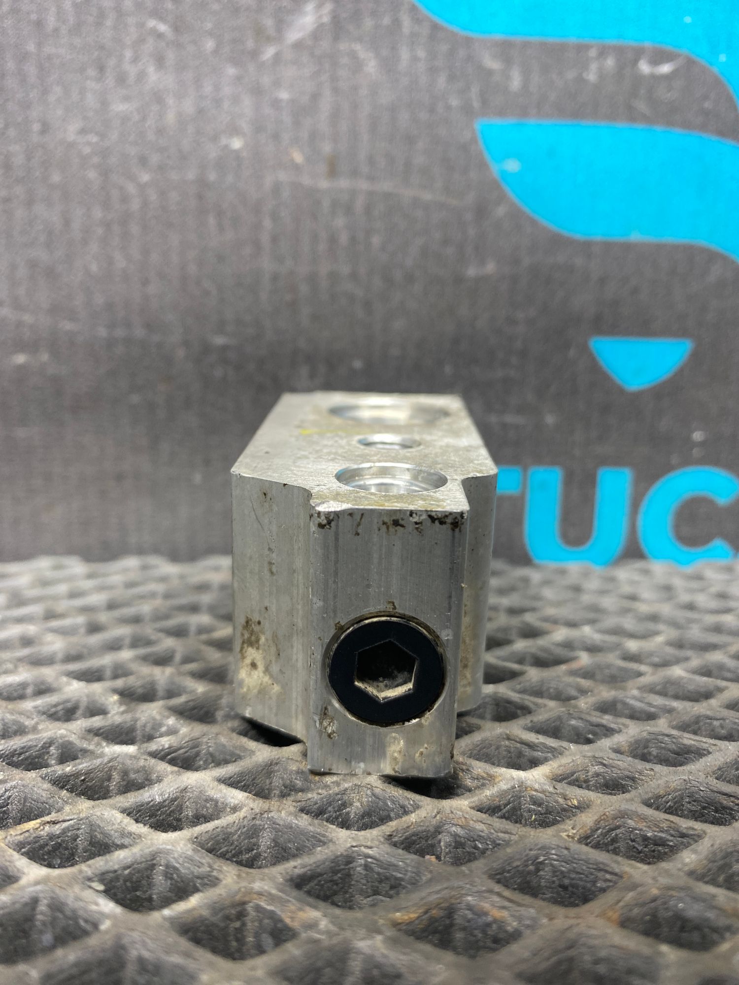 https://ycs.partsauto.market/partsauto-images/thmbs/userImages/c8f07ba63eb5b2f0f6006ea854bf8f7d/part/14e52cb5-6801-4f0f-ade5-eff8a58ebfeb_1777114743373.jpg