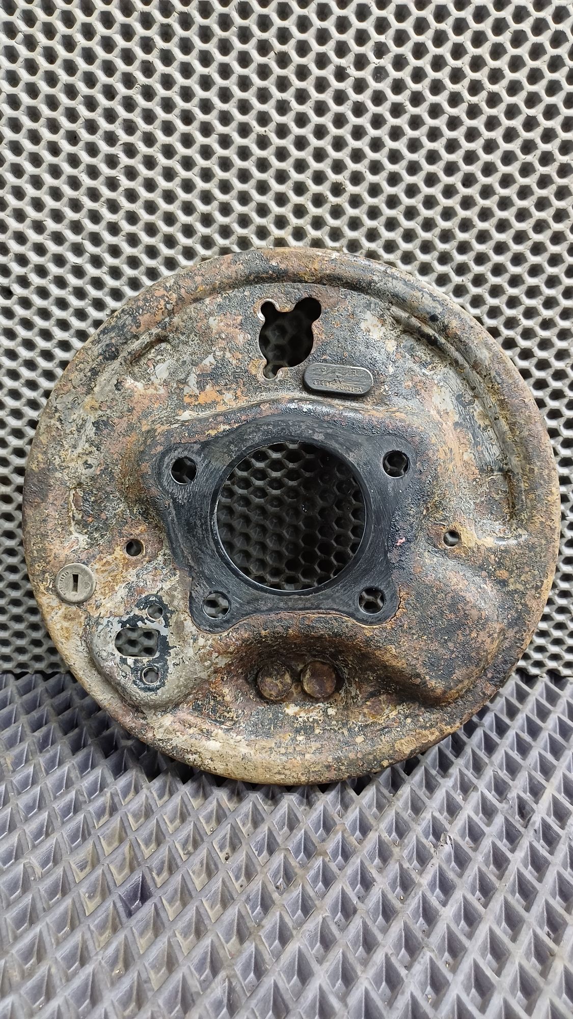 Б/У Кожух тормозного диска задний правый Toyota CARINA E 6 дорест. 1992—1996 1994 Зеленый, 690 рублей, Краснодар