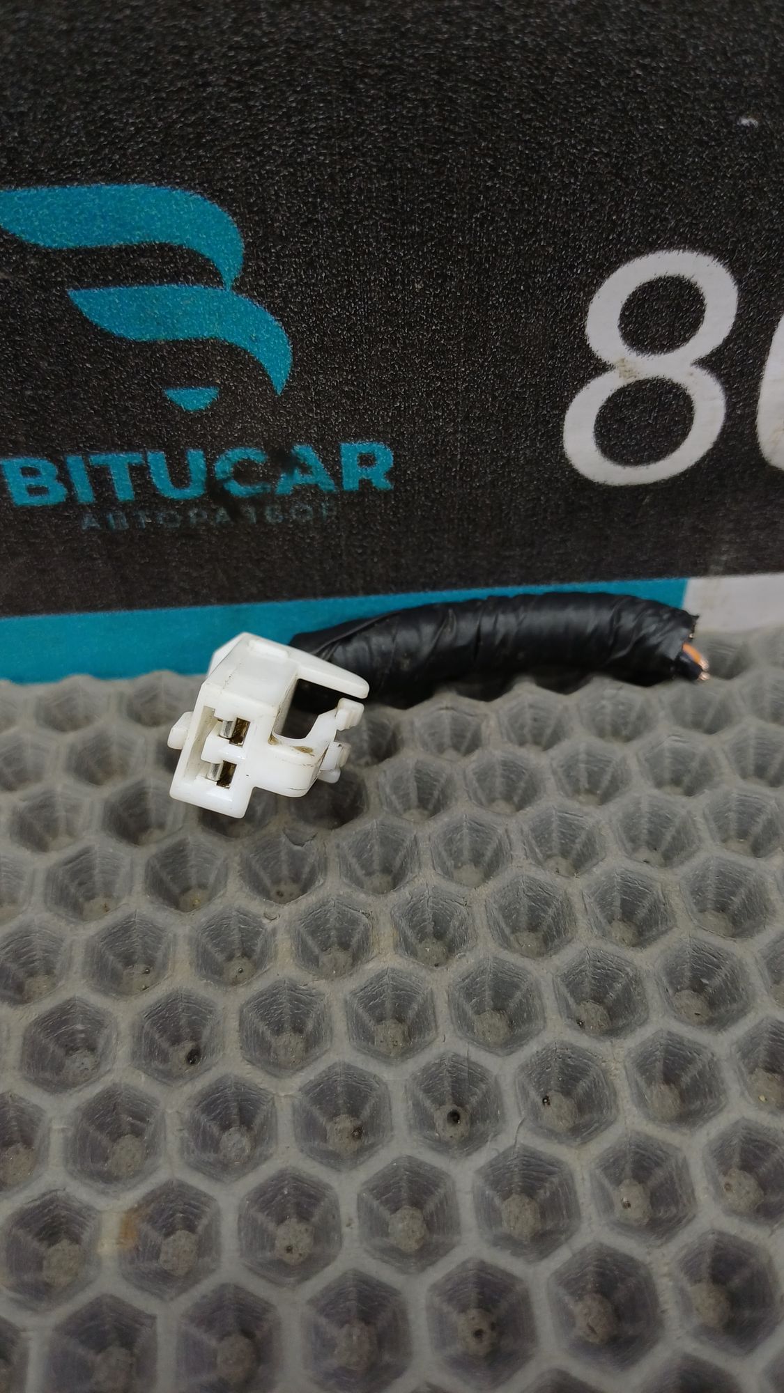 Б/У Фишка проводки водительского сидения Kia Ceed 2 JD (G4FG) 1.6L MT 2015 Хэтчбек, 399 рублей, Краснодар