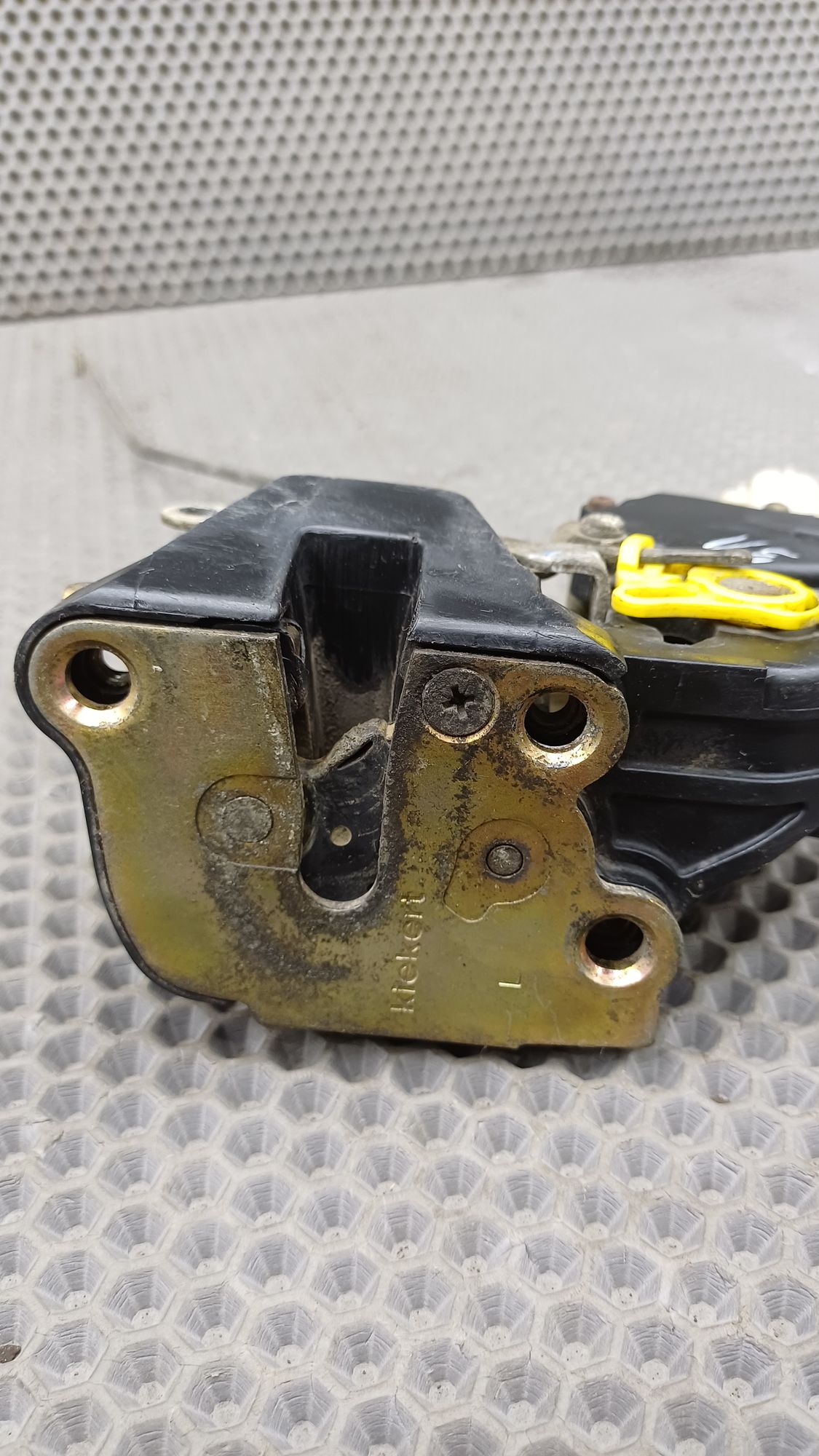 Б/У Замок двери левой задней Toyota CARINA E 6 дорест. 1992—1996 1994 Зеленый, 990 рублей, Краснодар