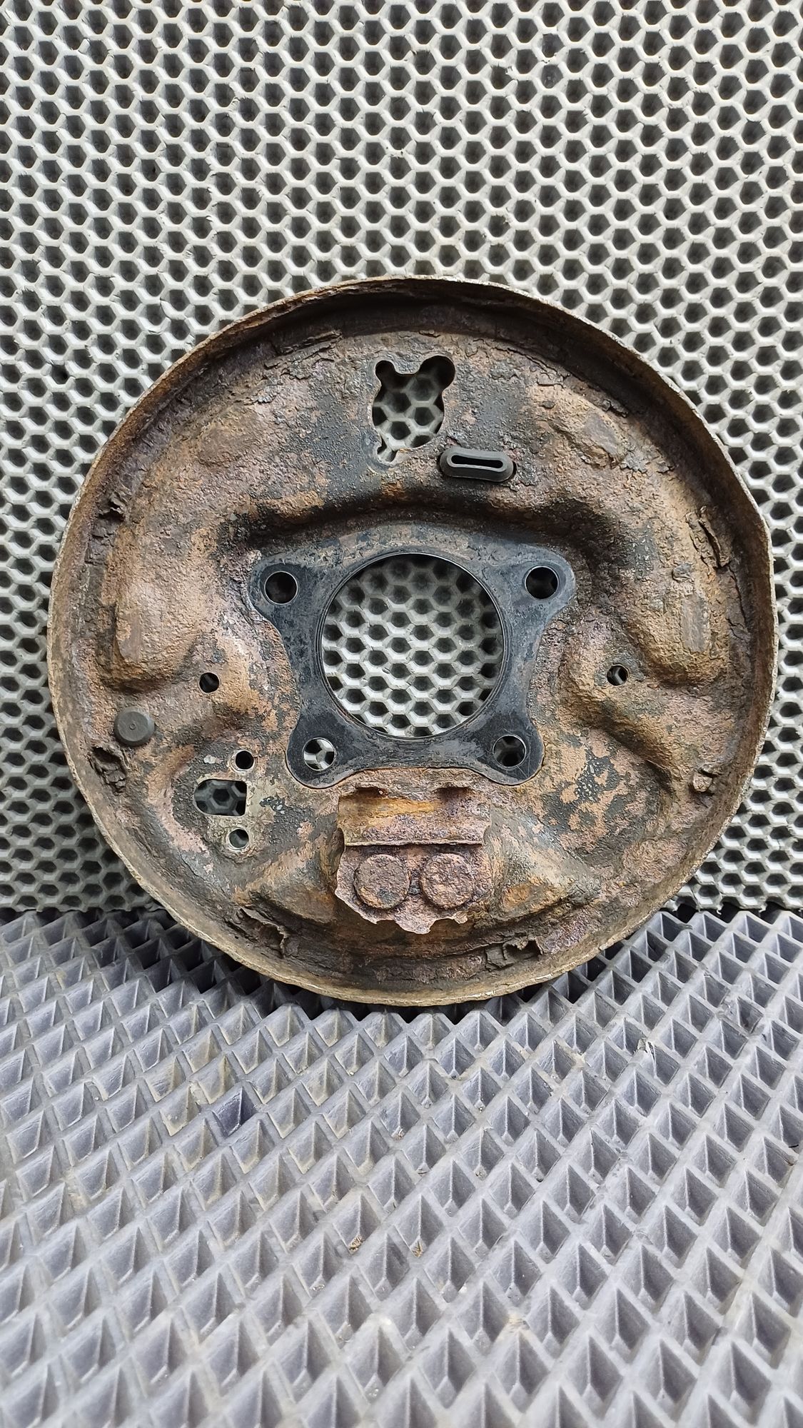 Б/У Кожух тормозного барабана задний левый Toyota CARINA E 6 дорест. 1992—1996 1994 Зеленый, 690 рублей, Краснодар