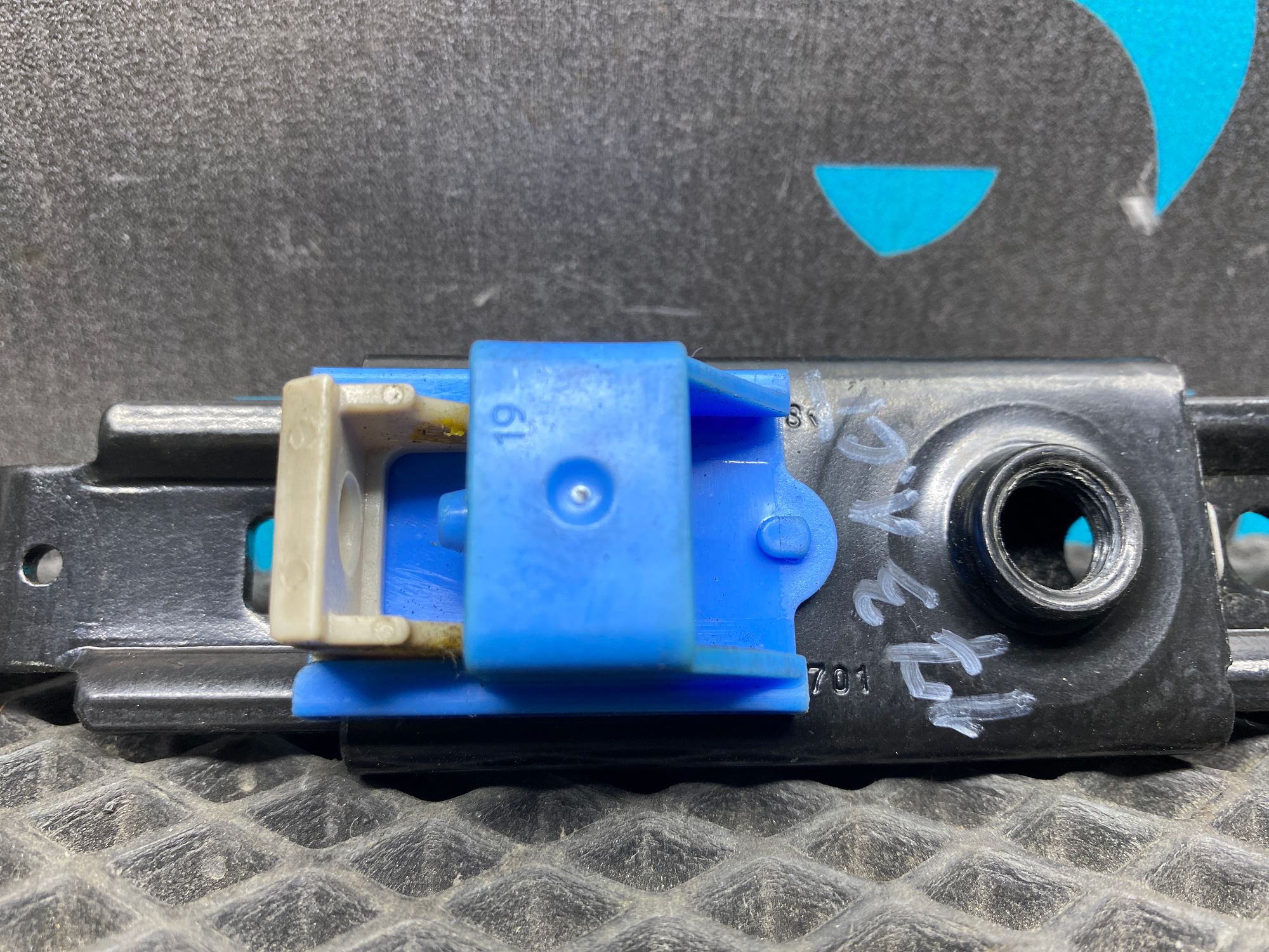 https://ycs.partsauto.market/partsauto-images/thmbs/userImages/c8f07ba63eb5b2f0f6006ea854bf8f7d/part/1766256c-64f0-49e7-accd-57b253c8dfda_1776940550144.jpg