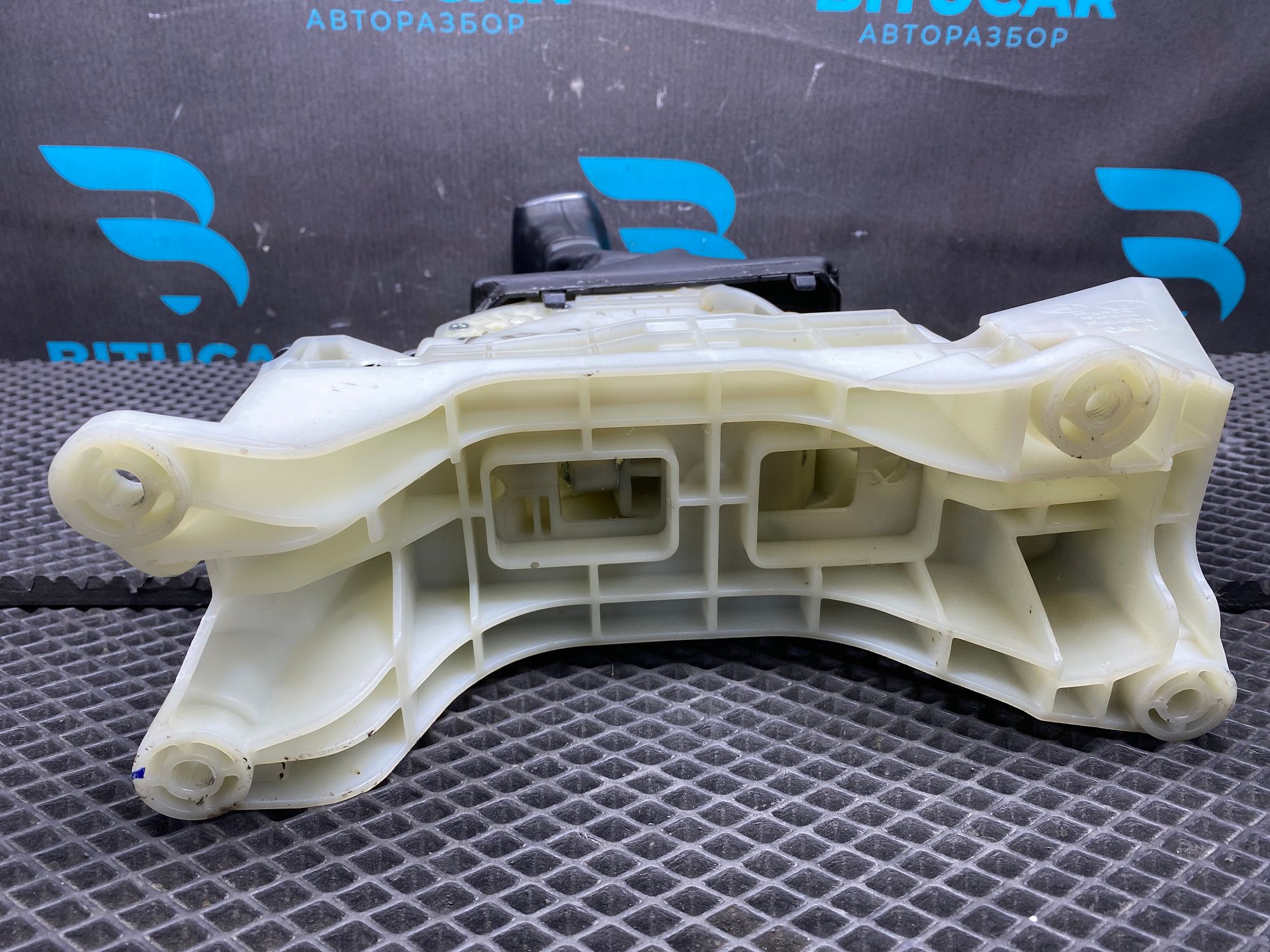 https://ycs.partsauto.market/partsauto-images/thmbs/userImages/c8f07ba63eb5b2f0f6006ea854bf8f7d/part/1783f97f-24af-4f4b-83f0-2e70c2d48ce4_1777730472830.jpg