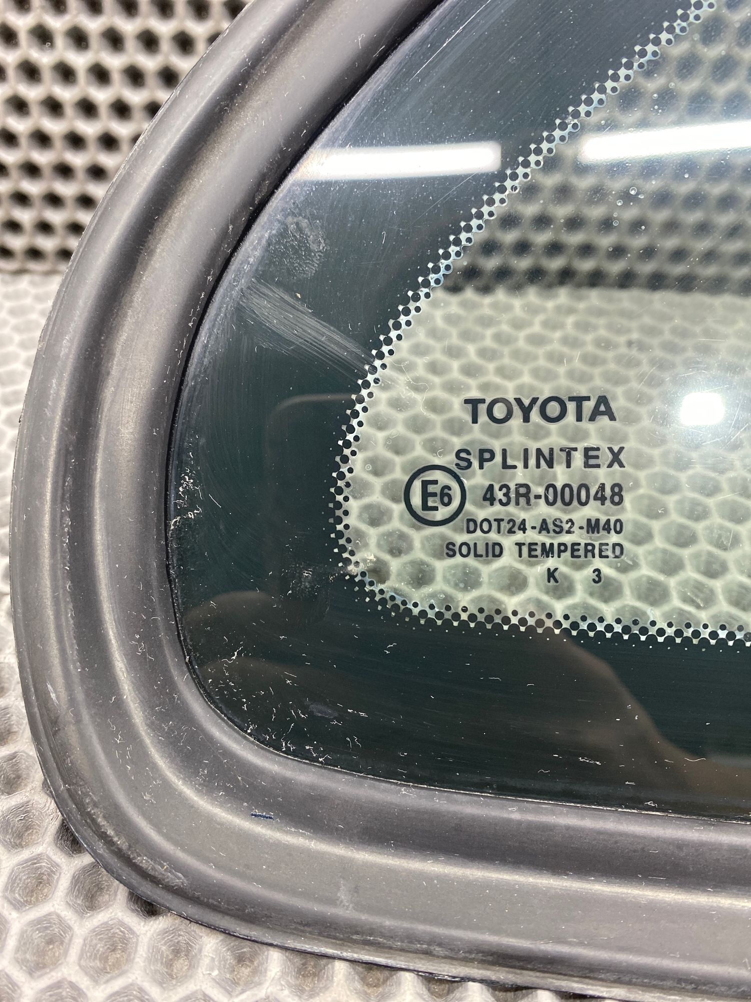 Б/У Стекло кузова глухое задне правое Toyota CARINA E 6 дорест. 1992—1996 1994 Зеленый, 890 рублей, Краснодар