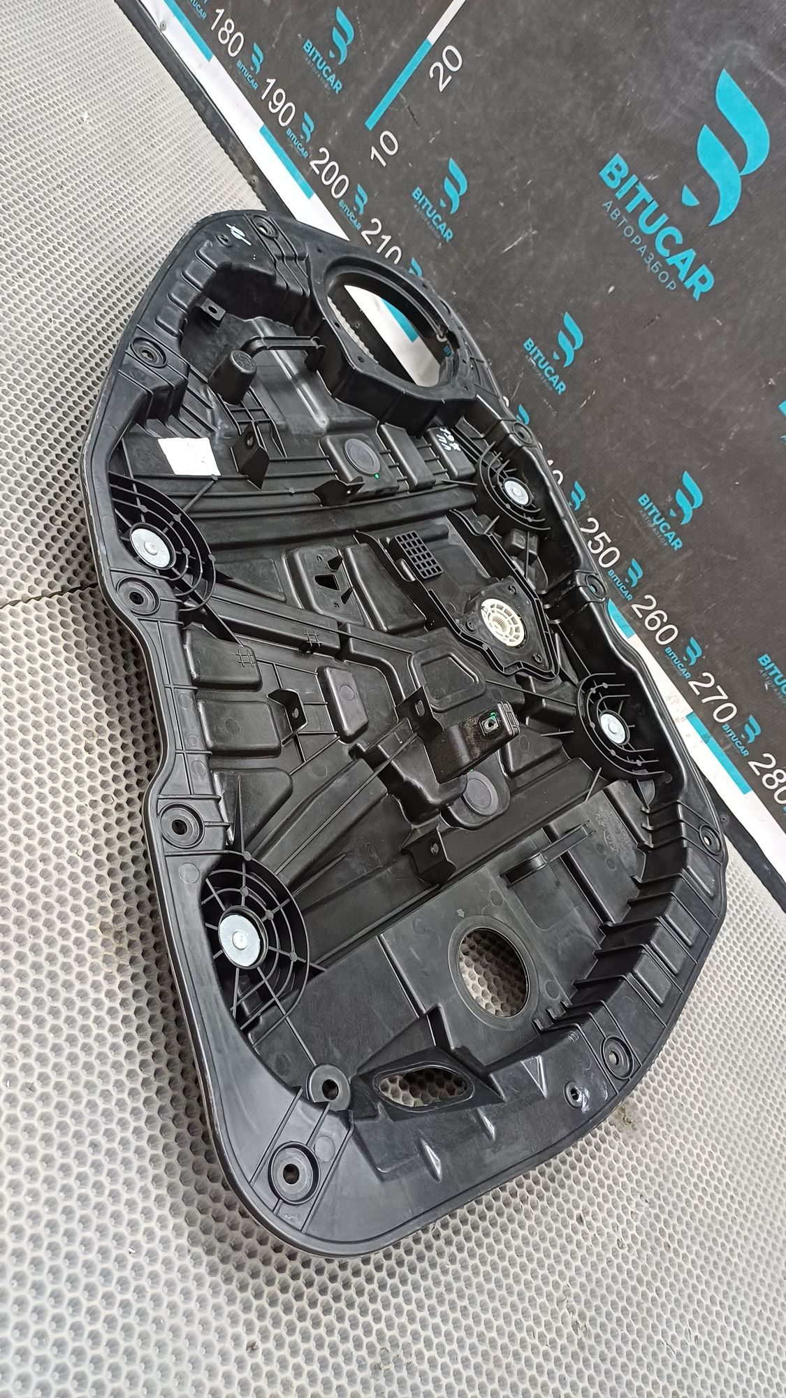 https://ycs.partsauto.market/partsauto-images/thmbs/userImages/c8f07ba63eb5b2f0f6006ea854bf8f7d/part/180a9e56-a891-4124-a676-a74c78d239b3_1775461953429.jpg