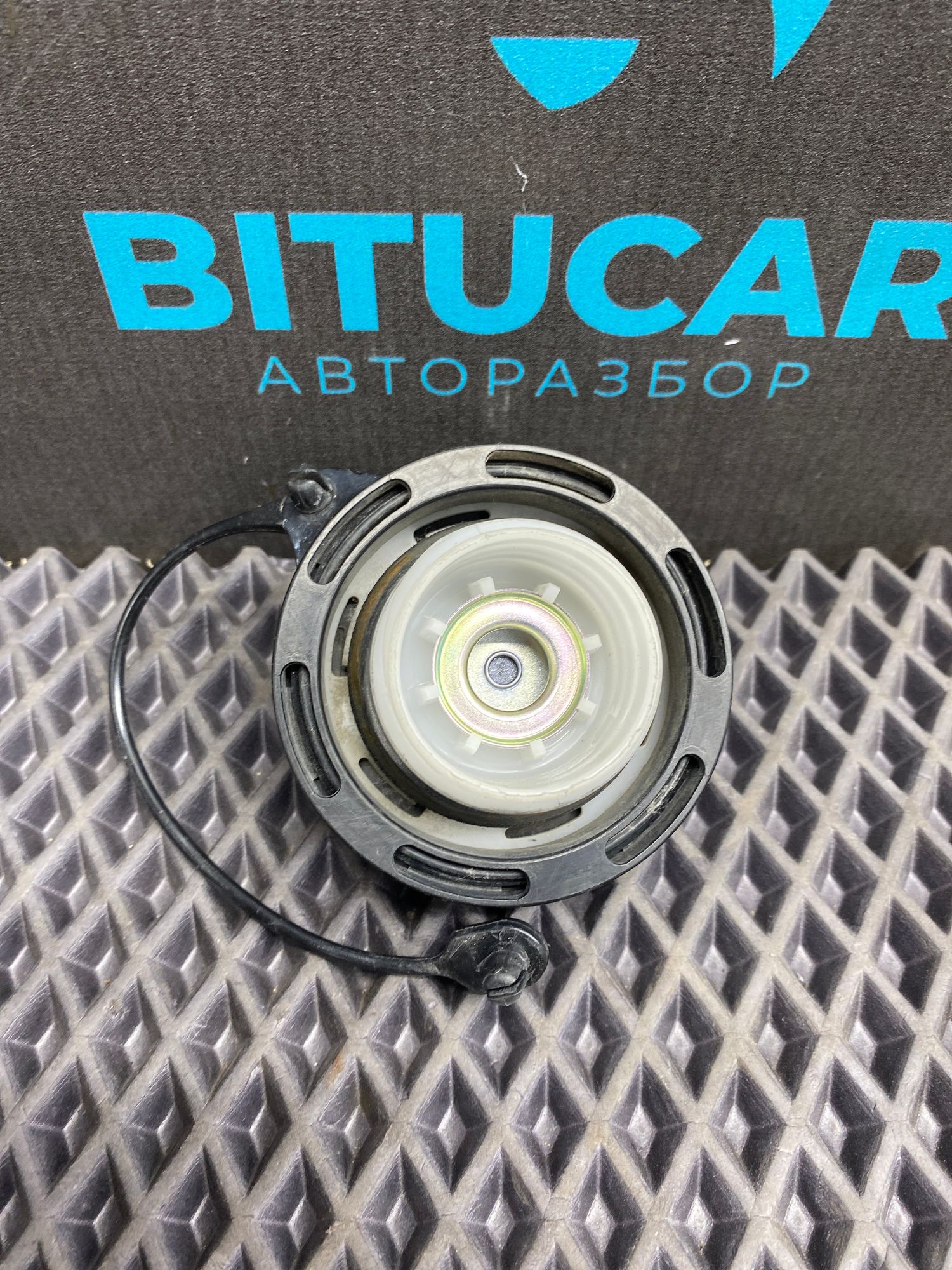 https://ycs.partsauto.market/partsauto-images/thmbs/userImages/c8f07ba63eb5b2f0f6006ea854bf8f7d/part/18465716-cf97-4204-b661-01520d57a7e7_1775378241827.jpg