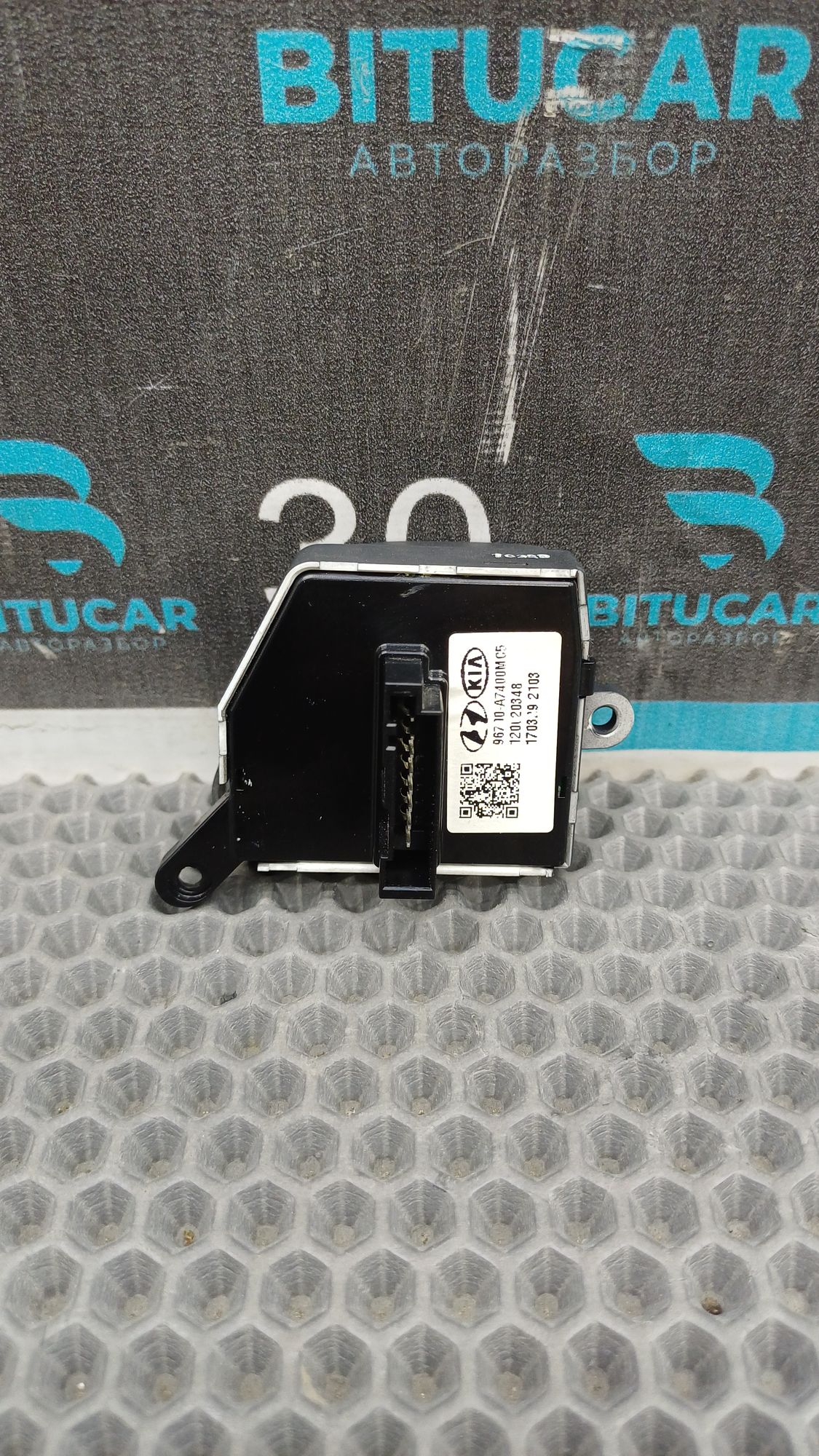 https://ycs.partsauto.market/partsauto-images/thmbs/userImages/c8f07ba63eb5b2f0f6006ea854bf8f7d/part/184e33e3-ddf6-47c0-b357-1d8cc10fe0fc_1776345431497.jpg