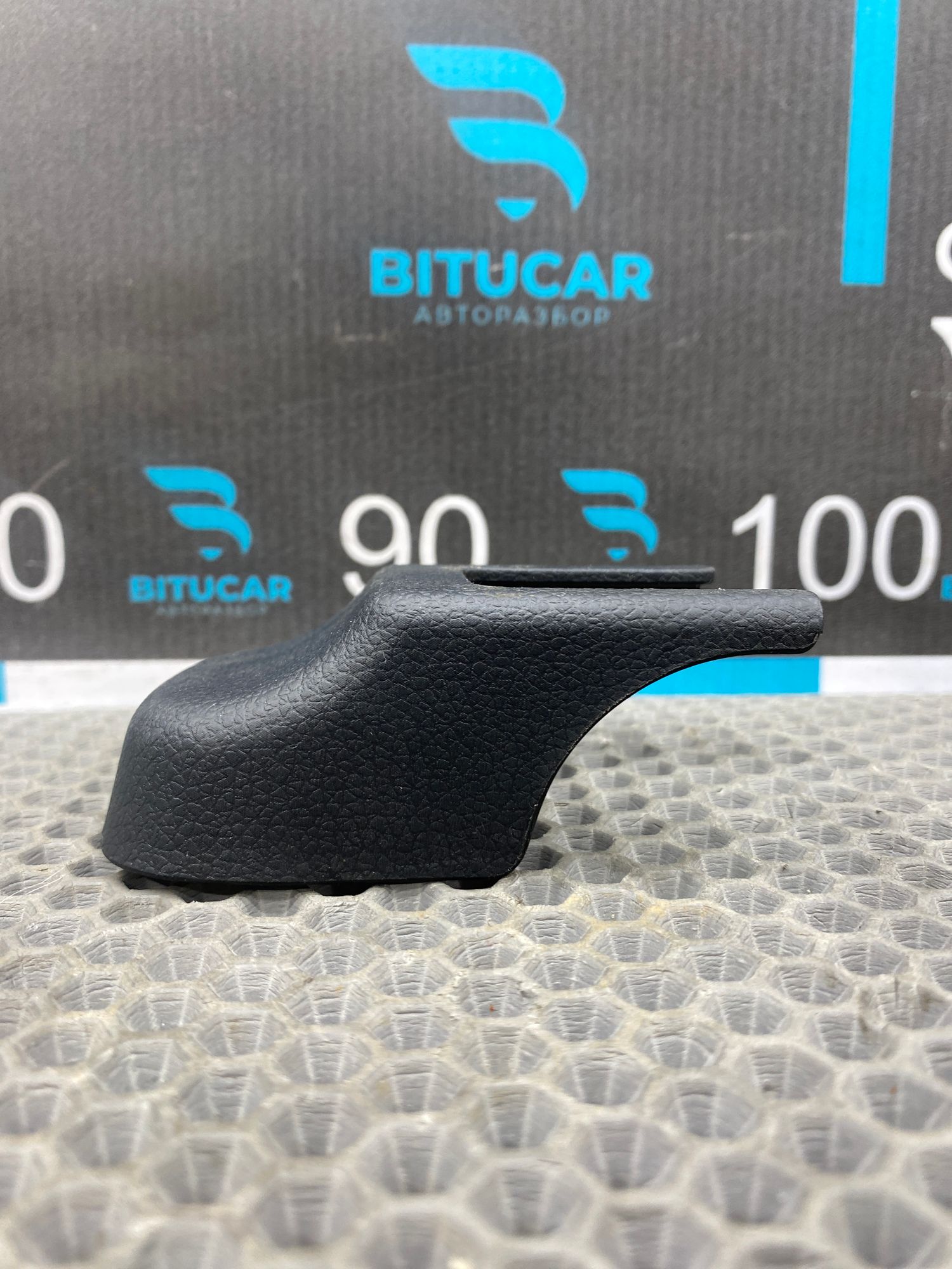 https://ycs.partsauto.market/partsauto-images/thmbs/userImages/c8f07ba63eb5b2f0f6006ea854bf8f7d/part/186f5056-5655-468b-8fd3-daa7eab854d2_1766227556061.jpg