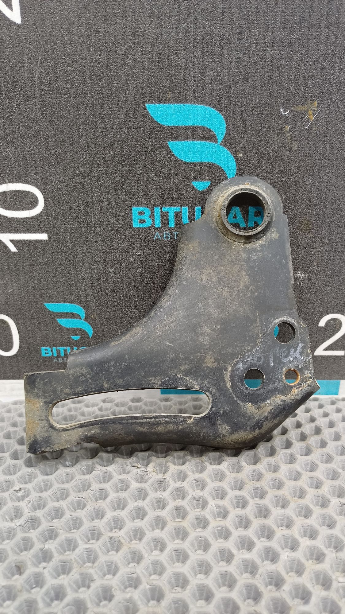 https://ycs.partsauto.market/partsauto-images/thmbs/userImages/c8f07ba63eb5b2f0f6006ea854bf8f7d/part/18d60710-2899-473b-95c6-5d7b35c28329_1777380838009.jpg