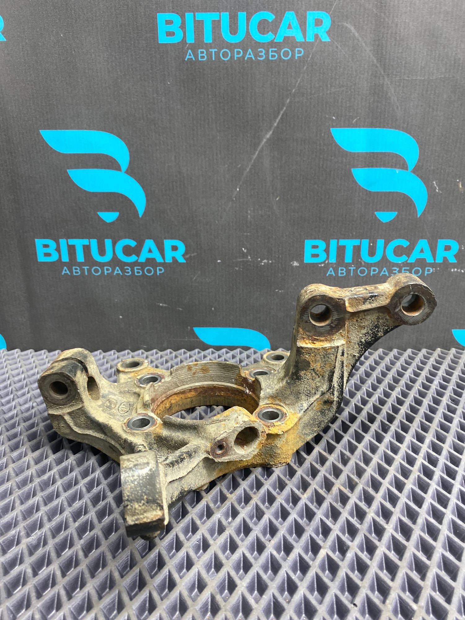 Б/У Поворотный кулак передний правый Kia Ceed 2 JD (G4FG) 1.6L AT 2013 Хэтчбек, 3490 рублей, Краснодар