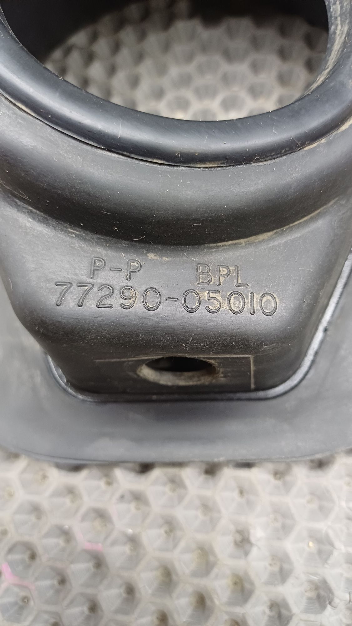 Б/У Уплотнитель горловины топливного бака Toyota CARINA E 6 дорест. 1992—1996 1994 Зеленый, 499 рублей, Краснодар