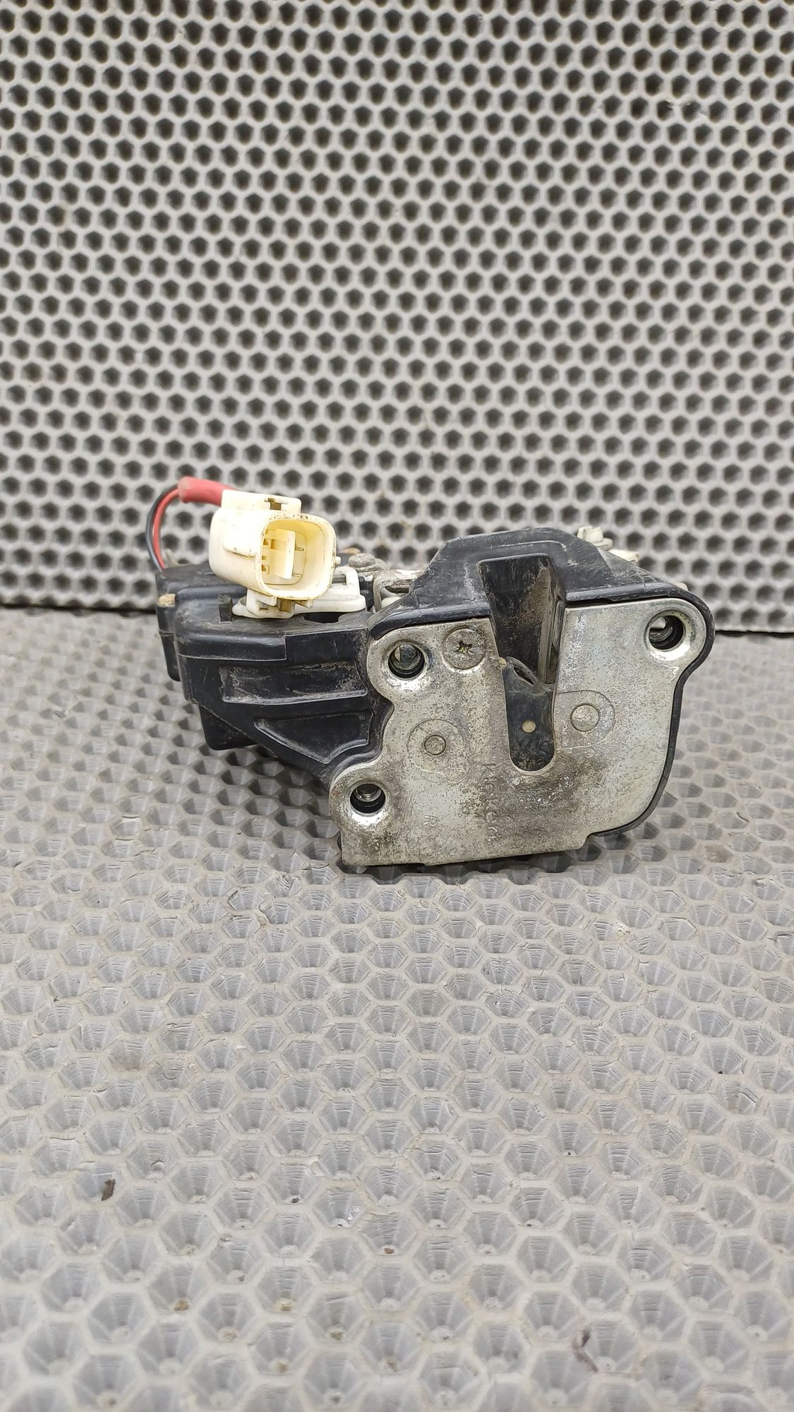 Б/У Замок двери правой задней Toyota CARINA E 6 дорест. 1992—1996 1994 Зеленый, 990 рублей, Краснодар