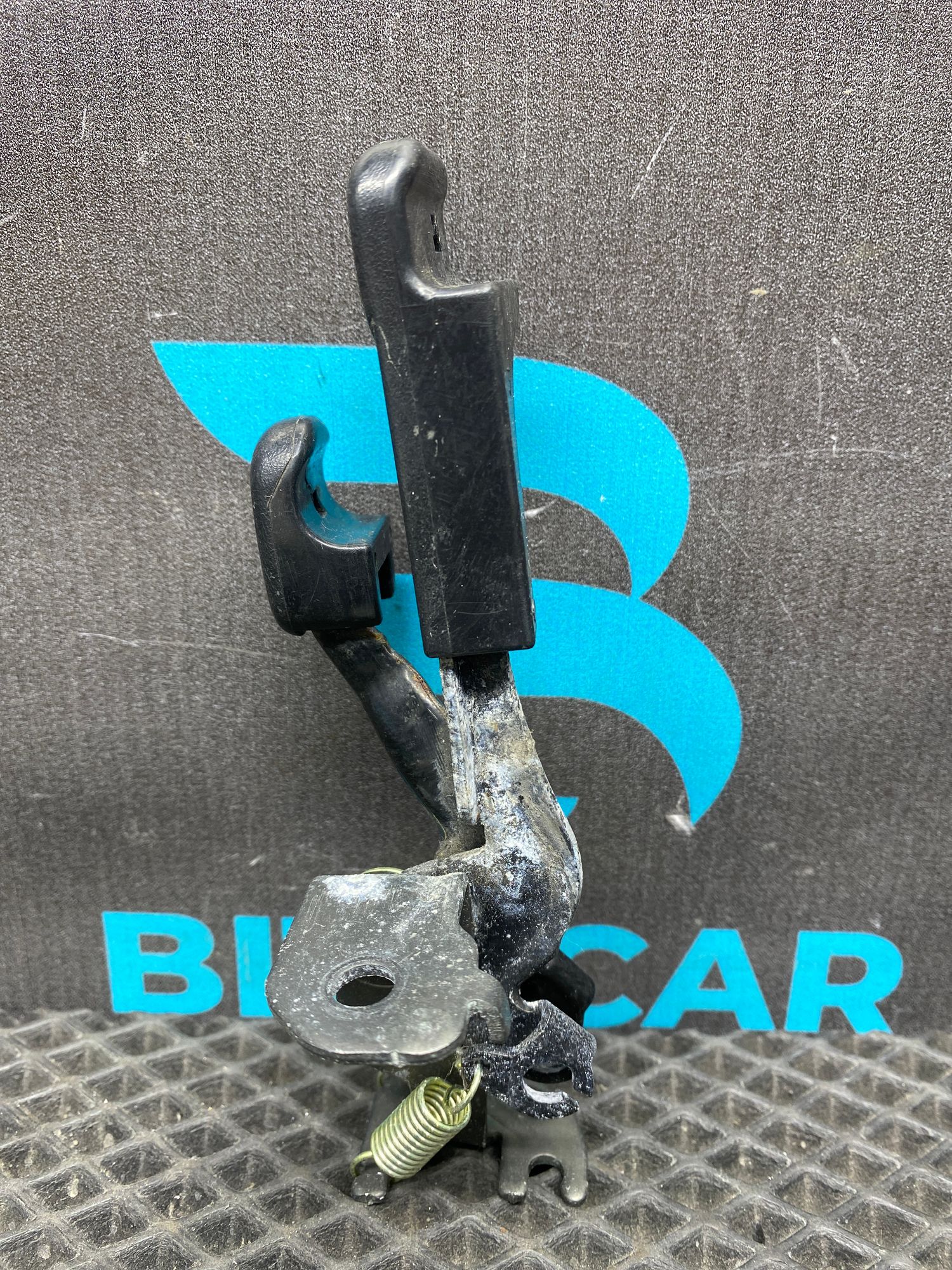 https://ycs.partsauto.market/partsauto-images/thmbs/userImages/c8f07ba63eb5b2f0f6006ea854bf8f7d/part/1a87bfd8-0d40-4b45-ada2-e2d23f55aa99_1776927128306.jpg