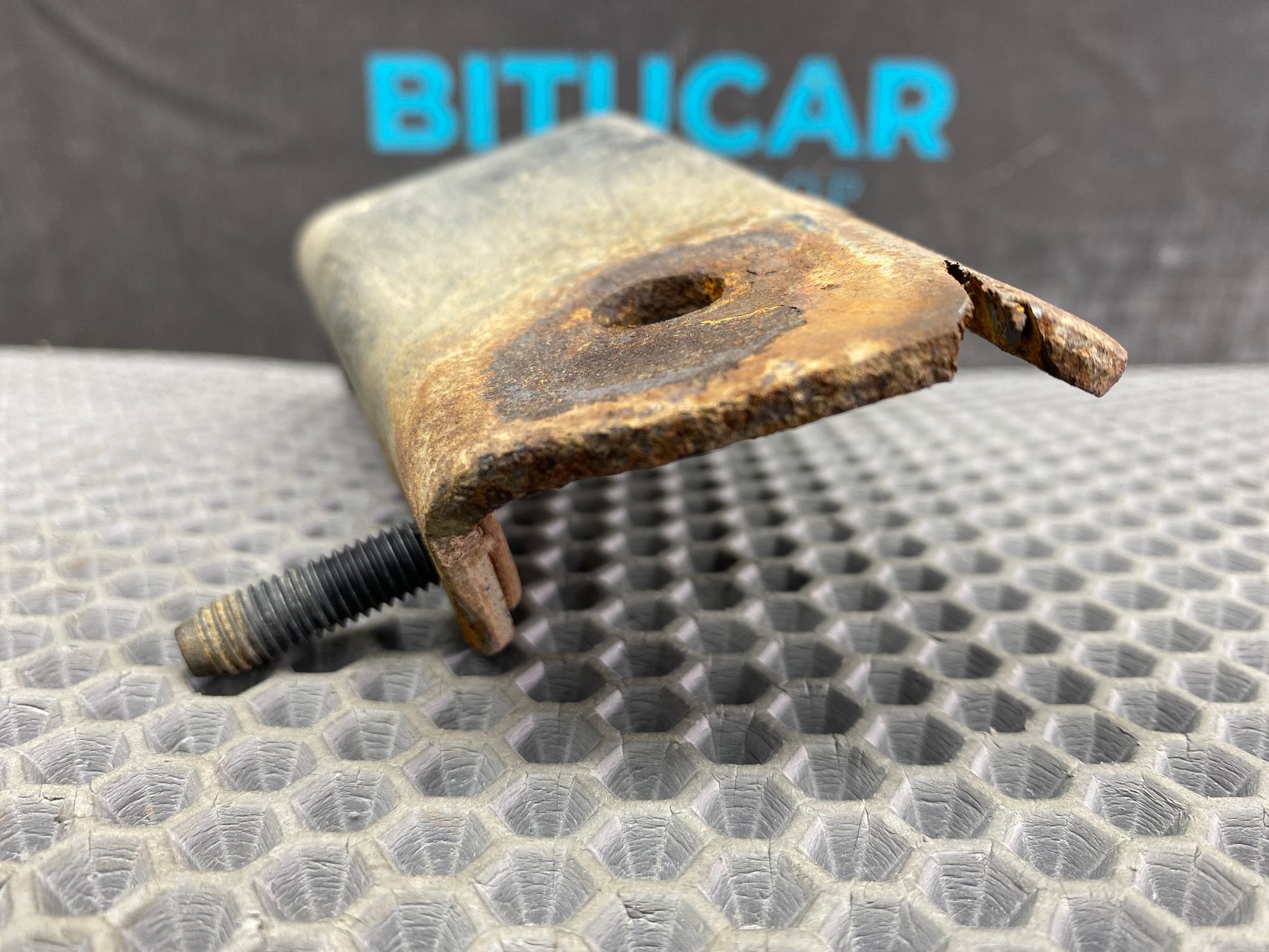 https://ycs.partsauto.market/partsauto-images/thmbs/userImages/c8f07ba63eb5b2f0f6006ea854bf8f7d/part/1b45fcb1-167b-4c4b-9d39-04d30b42038b_1777532104604.jpg