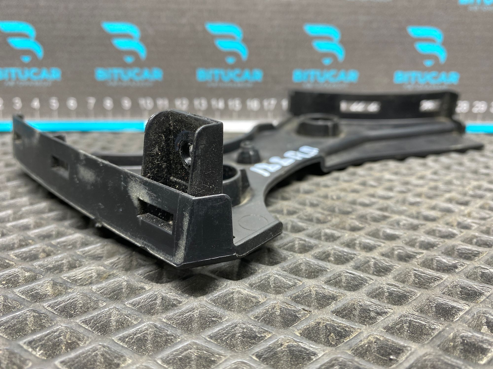 https://ycs.partsauto.market/partsauto-images/thmbs/userImages/c8f07ba63eb5b2f0f6006ea854bf8f7d/part/1b8de3ea-d2c9-40c5-8cfe-61a1520f0c86_1777619263966.jpg