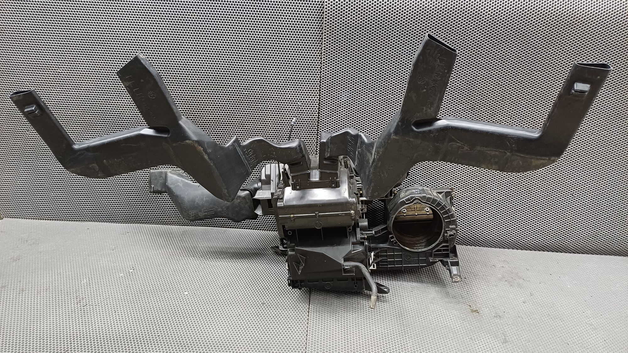 Б/У Корпус отопителя Toyota CARINA E 6 дорест. 1992—1996 1994 Зеленый, 990 рублей, Краснодар