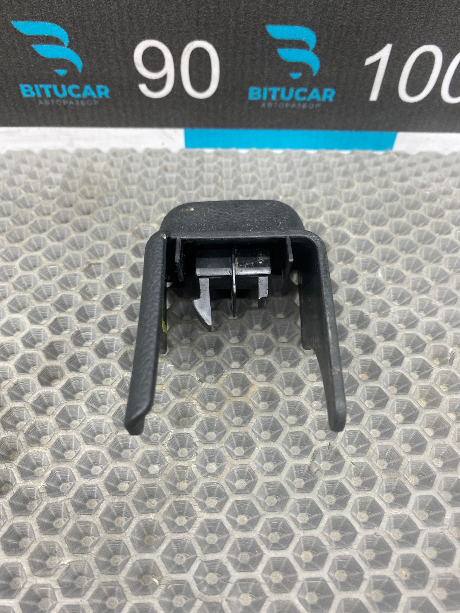 https://ycs.partsauto.market/partsauto-images/thmbs/userImages/c8f07ba63eb5b2f0f6006ea854bf8f7d/part/1c8b267a-12a5-4000-a145-e68153893c70_1766228641288.jpg
