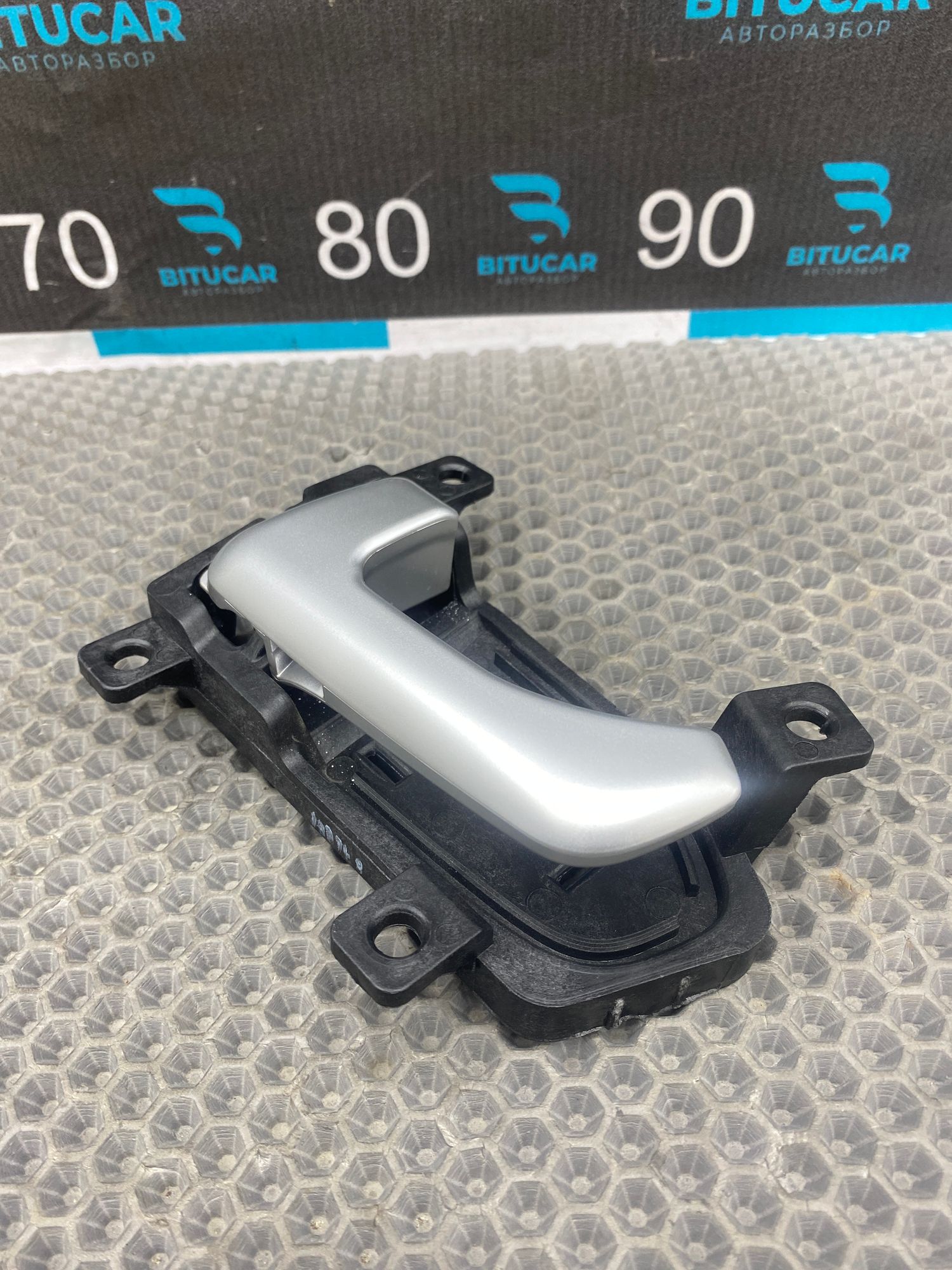 https://ycs.partsauto.market/partsauto-images/thmbs/userImages/c8f07ba63eb5b2f0f6006ea854bf8f7d/part/1cc0d6a6-5288-4d9c-ba90-637f097c97e7_1766232975675.jpg