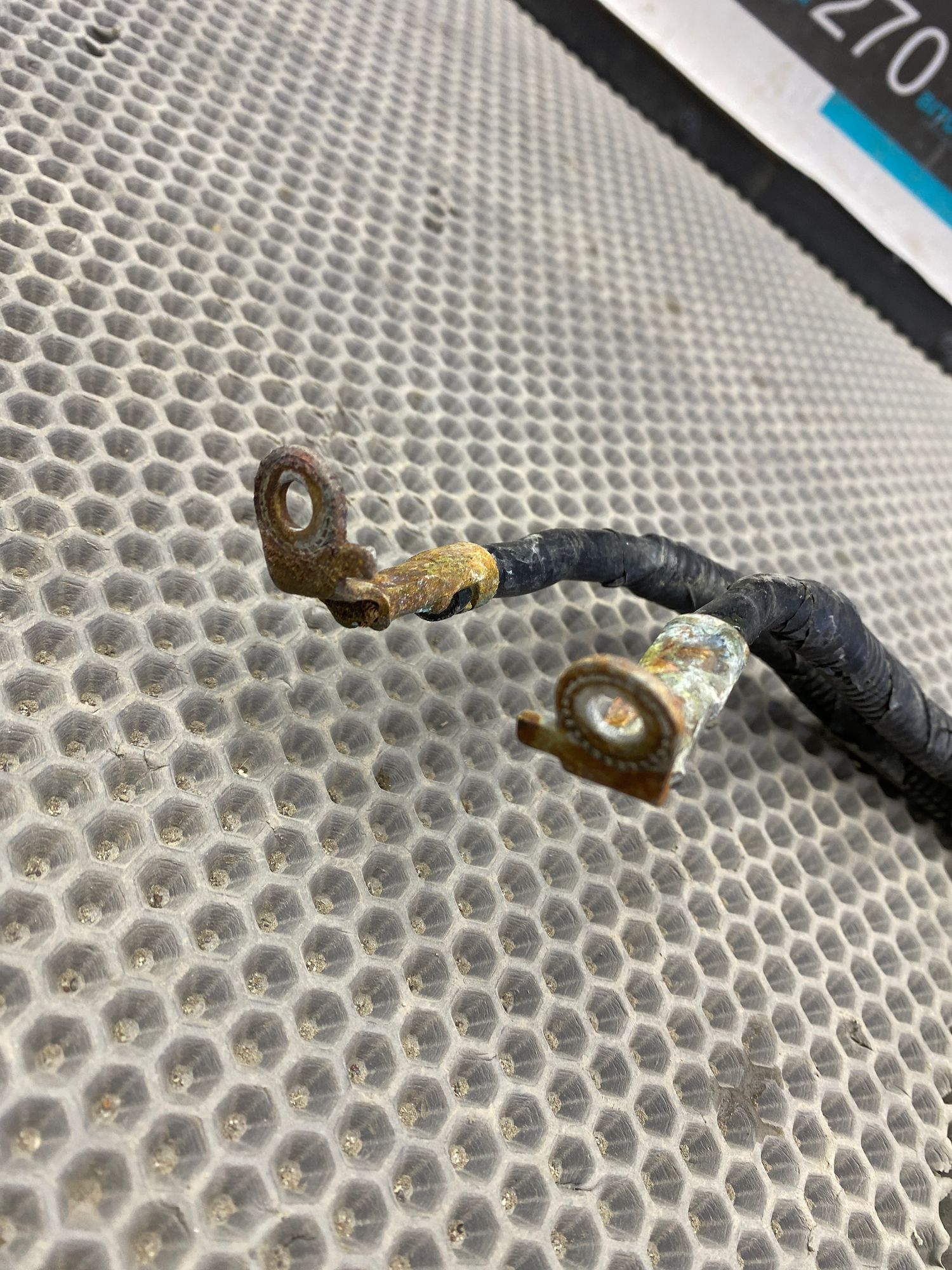 https://ycs.partsauto.market/partsauto-images/thmbs/userImages/c8f07ba63eb5b2f0f6006ea854bf8f7d/part/1cf1f7ec-4c8e-4a9b-bbf0-52c3495b1150_1777212423517.jpg