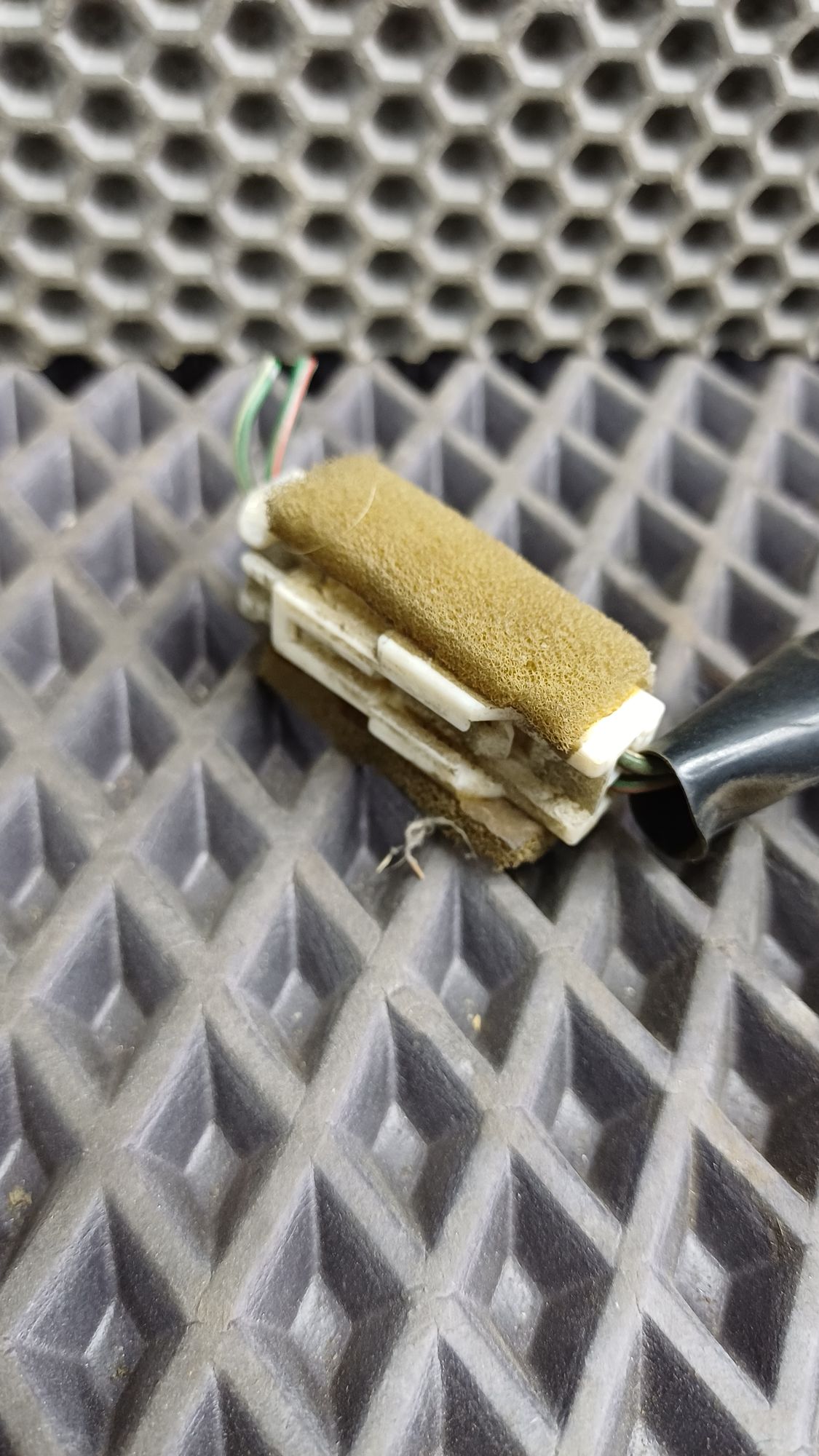 Б/У Концевик педали тормоза с фишкой  Toyota CARINA E 6 дорест. 1992—1996 1994 Зеленый, 990 рублей, Краснодар