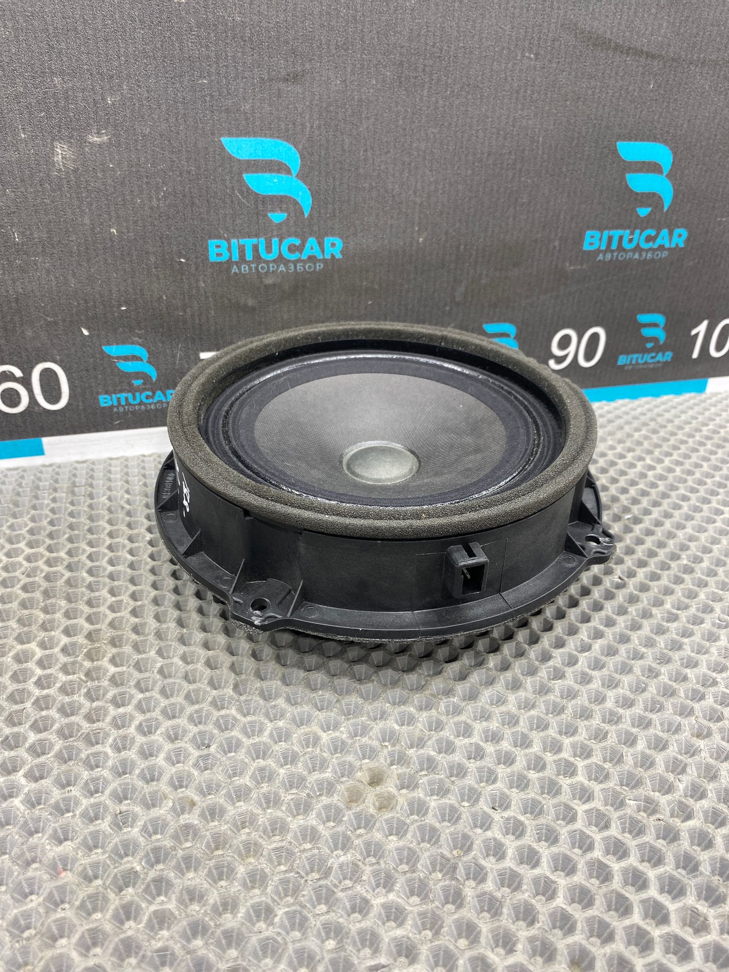 https://ycs.partsauto.market/partsauto-images/thmbs/userImages/c8f07ba63eb5b2f0f6006ea854bf8f7d/part/1d713e6b-55d8-4a35-8282-a380ed6dc288_1765873655184.jpg