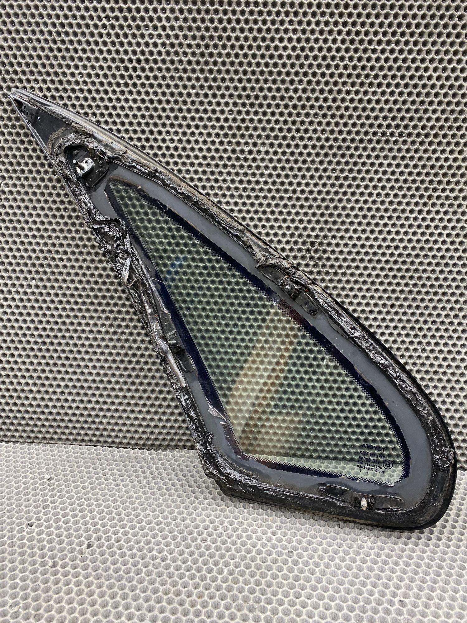 Б/У Стекло кузова глухое задне правое Toyota CARINA E 6 дорест. 1992—1996 1994 Зеленый, 890 рублей, Краснодар