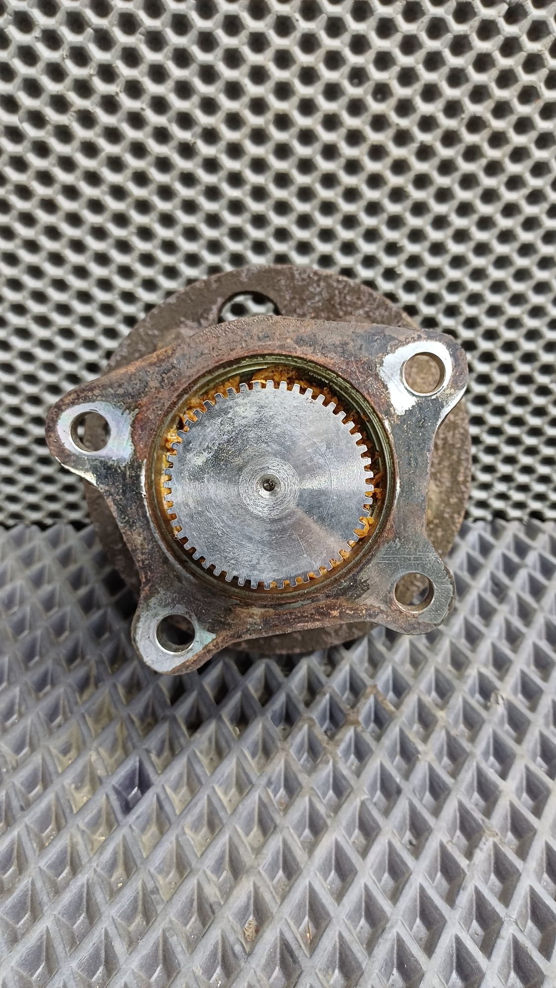 Б/У Ступица задняя левая Toyota CARINA E 6 дорест. 1992—1996 1994 Зеленый, 990 рублей, Краснодар