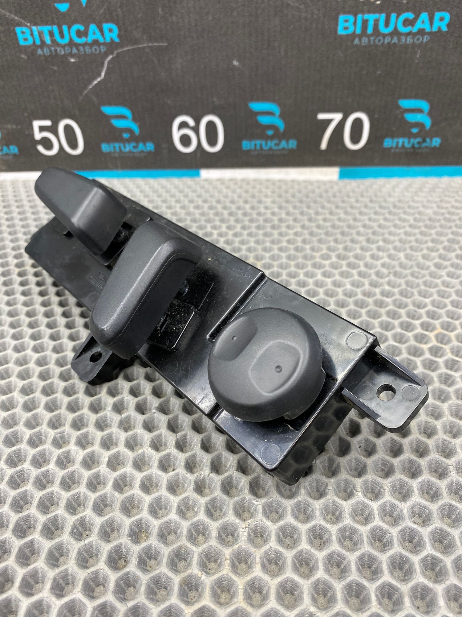 Б/У Кнопки управления сиденьем Kia Optima 4 JF (G4KJ) 2.4L AT 2019 GT-Line, 8990 рублей, Краснодар