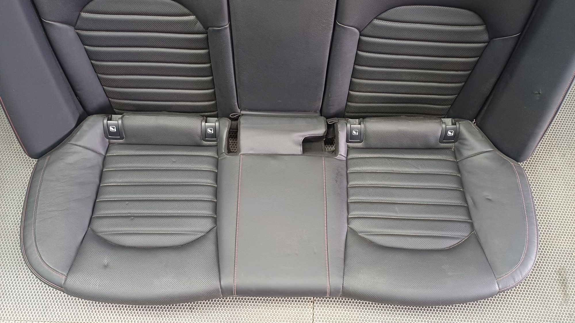 https://ycs.partsauto.market/partsauto-images/thmbs/userImages/c8f07ba63eb5b2f0f6006ea854bf8f7d/part/1e5a93b1-7f9f-4294-9487-1911423994f5_1777452444027.jpg