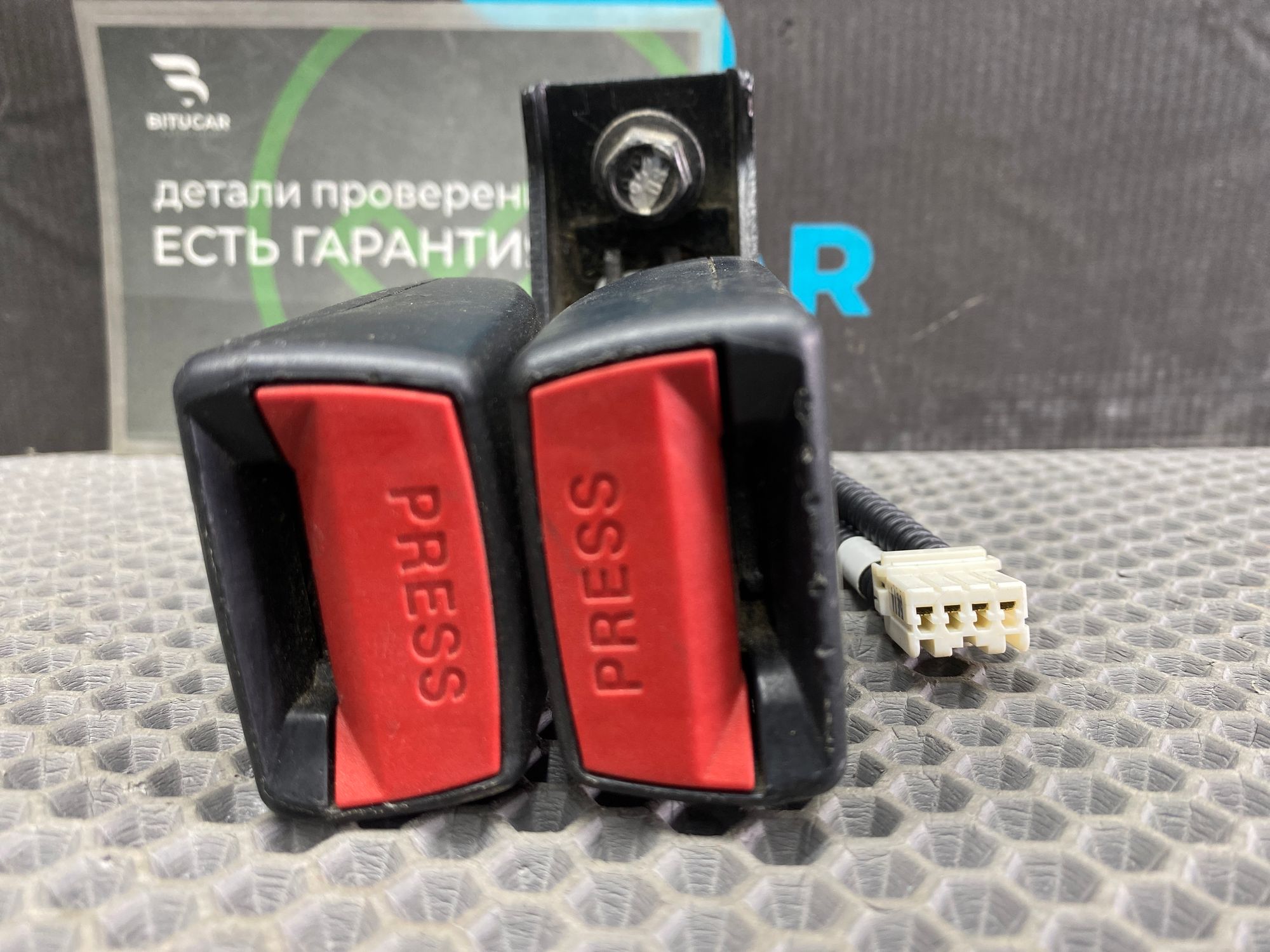 https://ycs.partsauto.market/partsauto-images/thmbs/userImages/c8f07ba63eb5b2f0f6006ea854bf8f7d/part/1ea7d4c2-936b-41d1-9ef9-3751c1747eb5_1777534931005.jpg