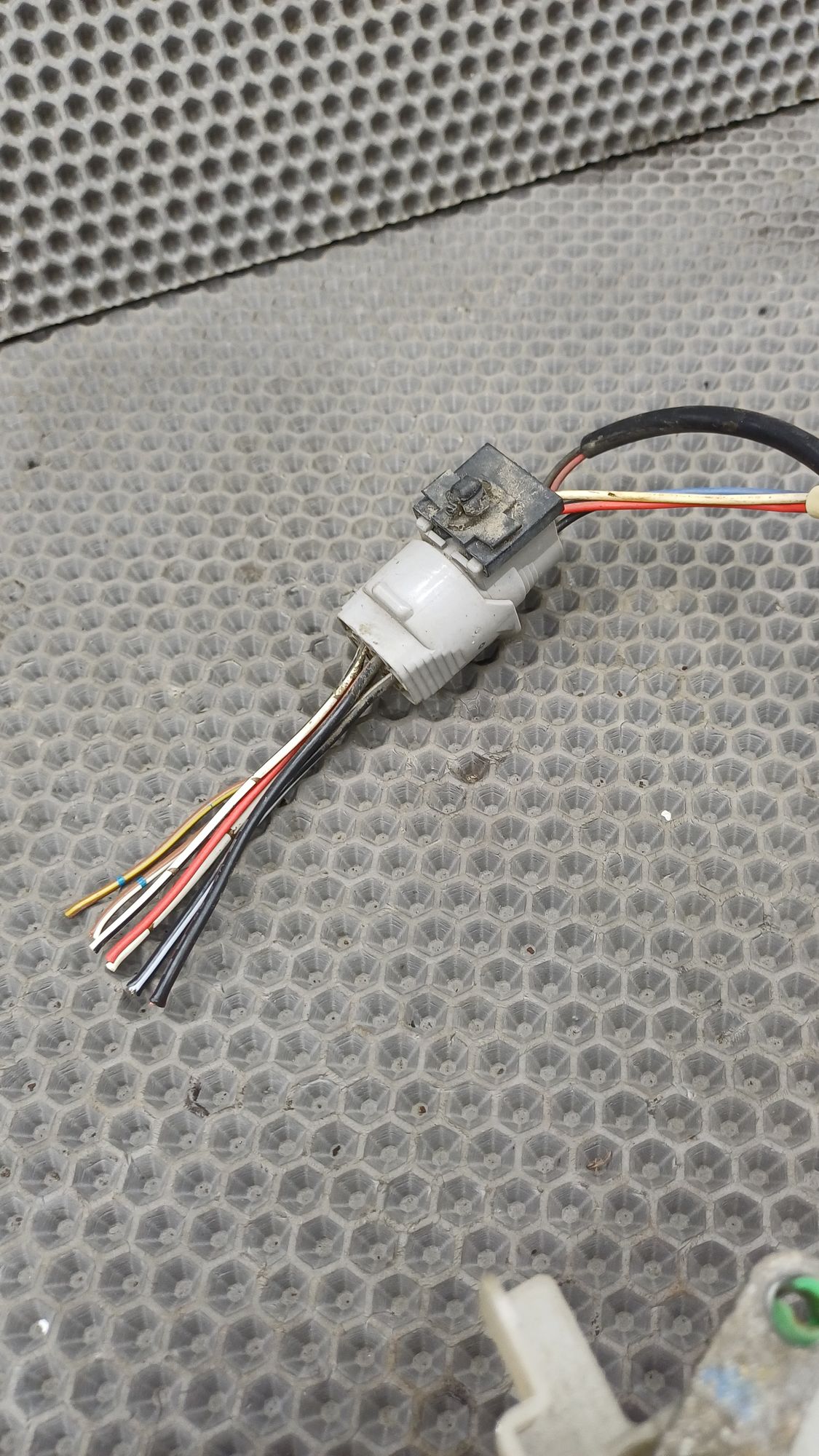 Б/У Замок двери левой передней Toyota CARINA E 6 дорест. 1992—1996 1994 Зеленый, 990 рублей, Краснодар