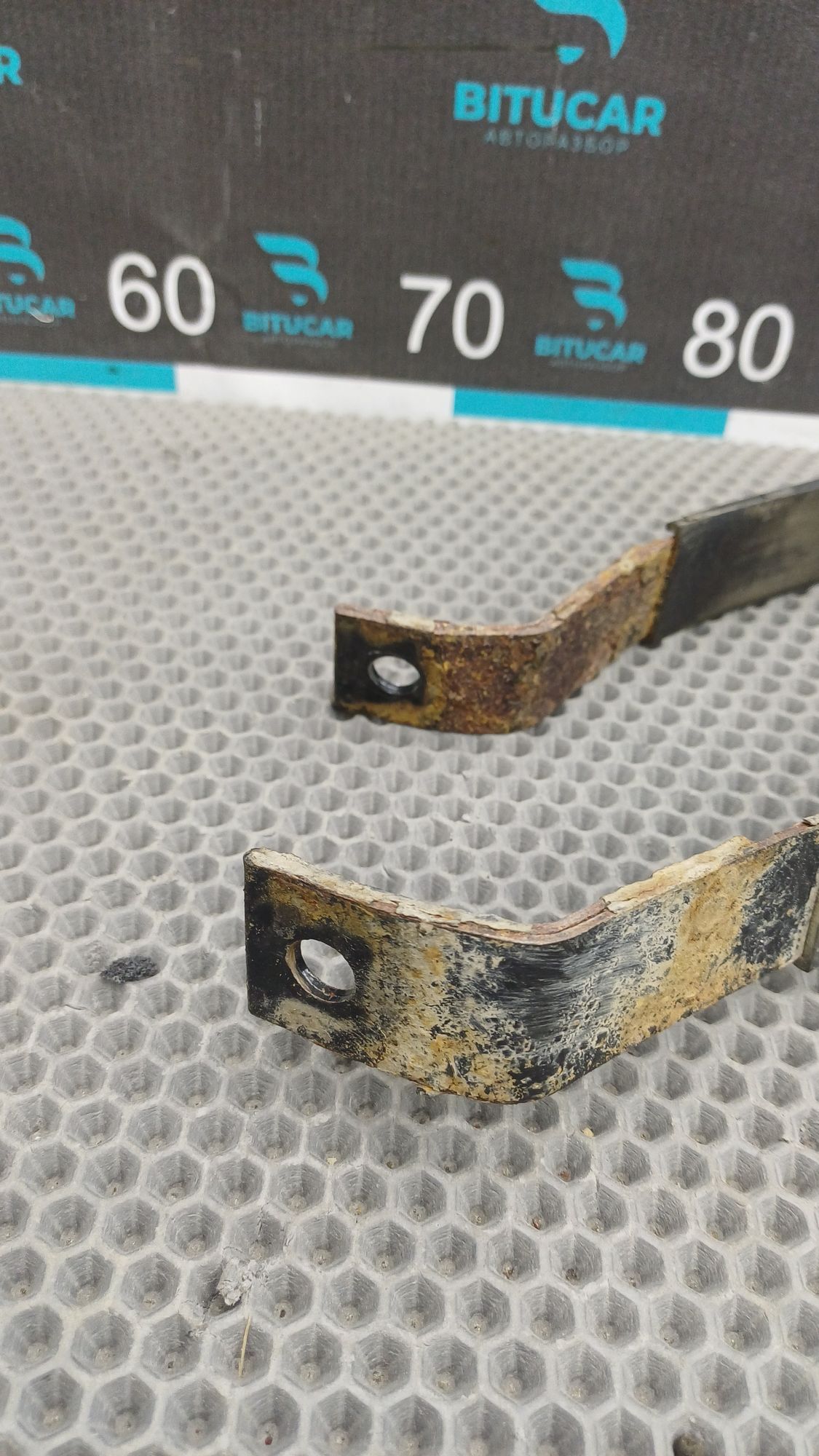 https://ycs.partsauto.market/partsauto-images/thmbs/userImages/c8f07ba63eb5b2f0f6006ea854bf8f7d/part/1f561195-8edf-44de-a244-999df9c92b06_1777294671548.jpg