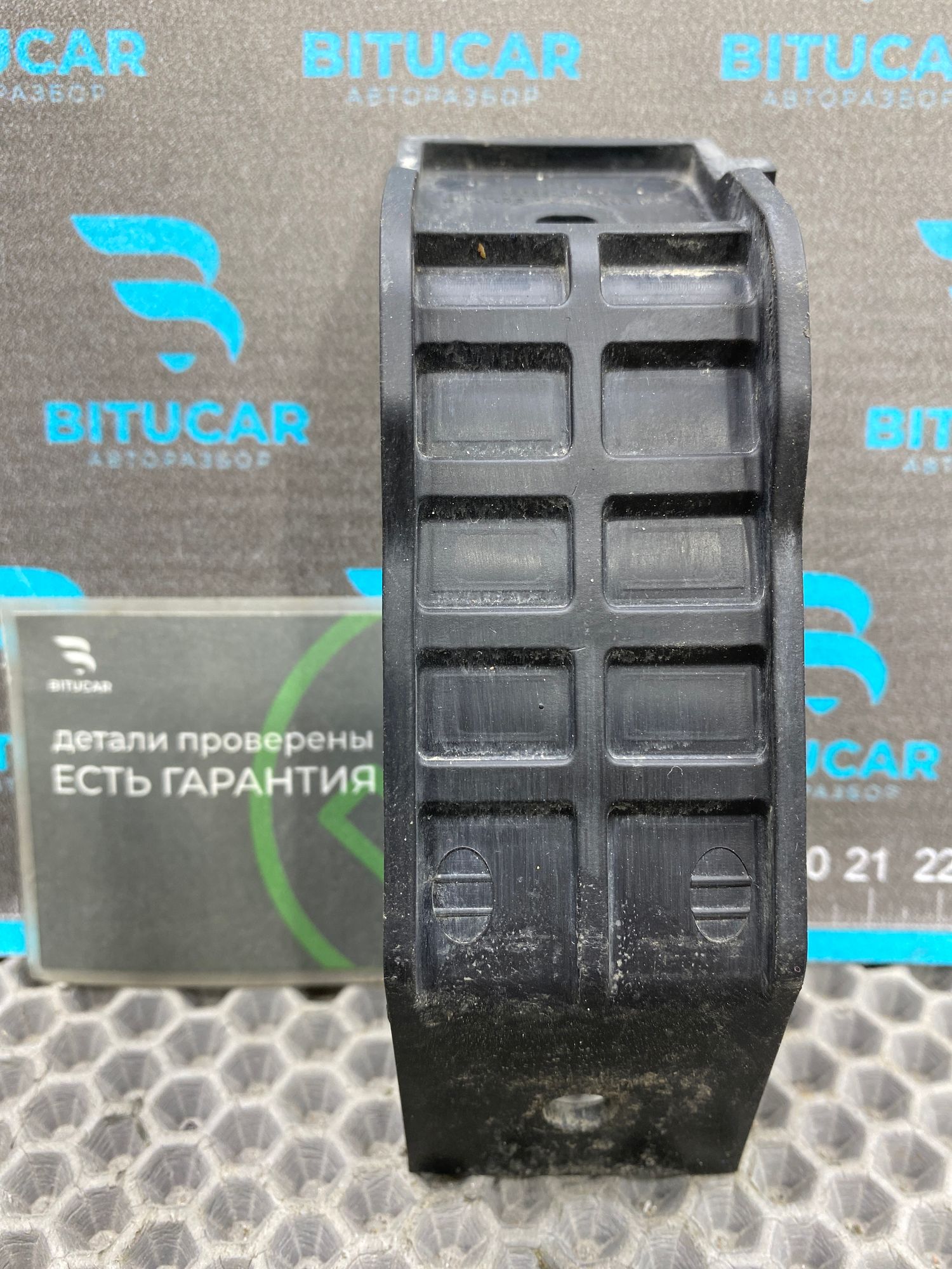 https://ycs.partsauto.market/partsauto-images/thmbs/userImages/c8f07ba63eb5b2f0f6006ea854bf8f7d/part/1f6428ac-11de-4a7c-bd98-0c1750ee836a_1777818015893.jpg